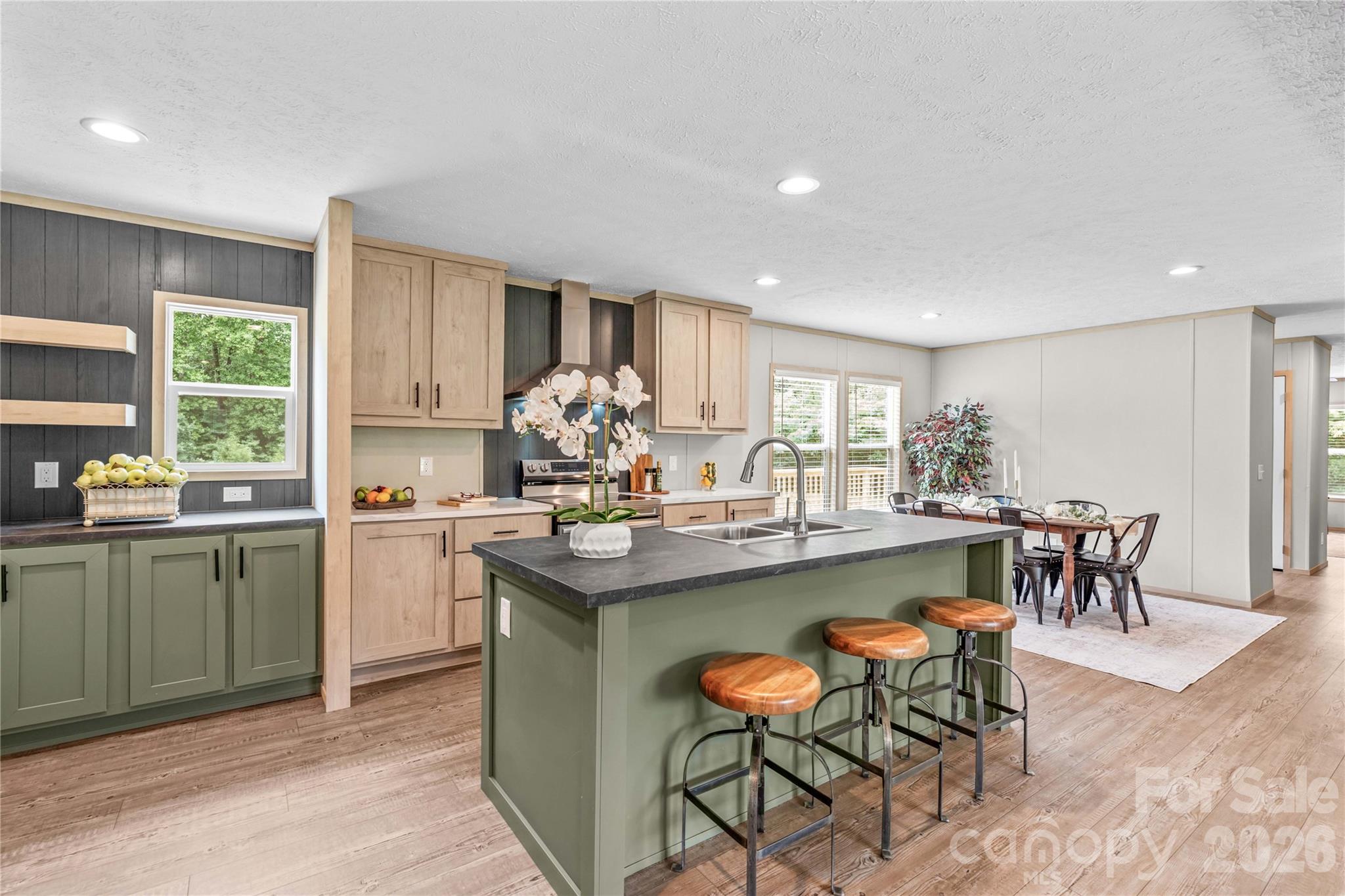 1080 E Memorial Highway Property Photo 12