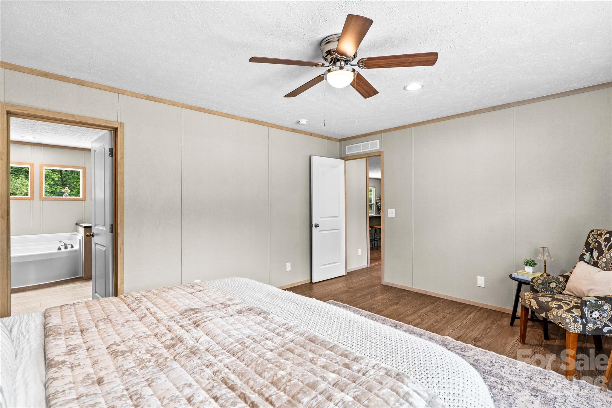 1080 E Memorial Highway Property Photo 21