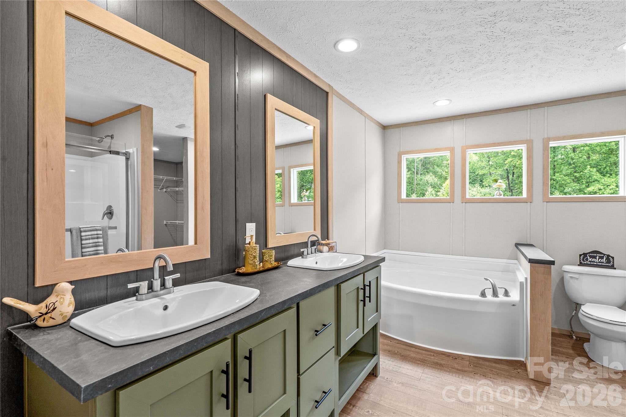 1080 E Memorial Highway Property Photo 22