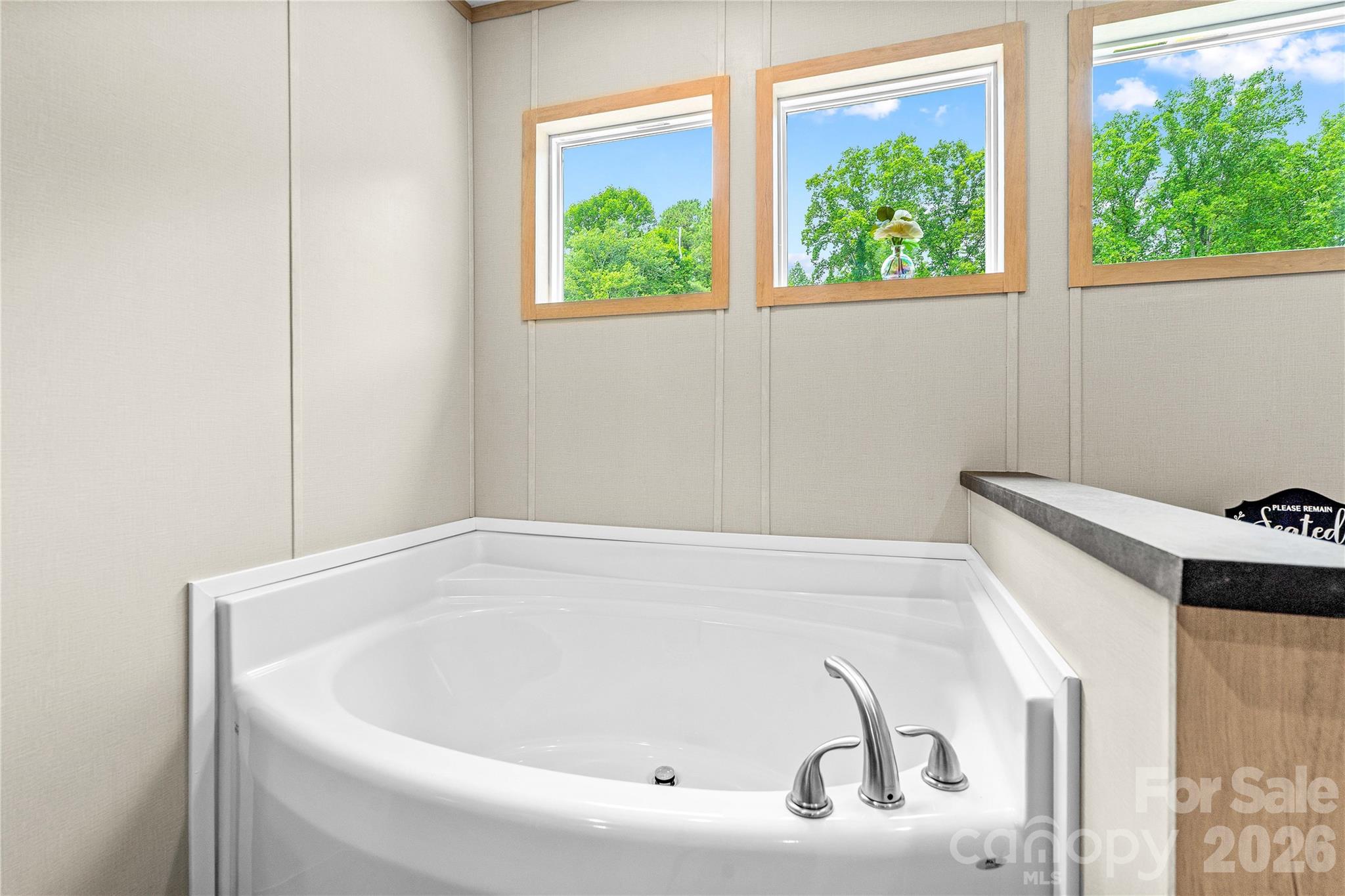 1080 E Memorial Highway Property Photo 24