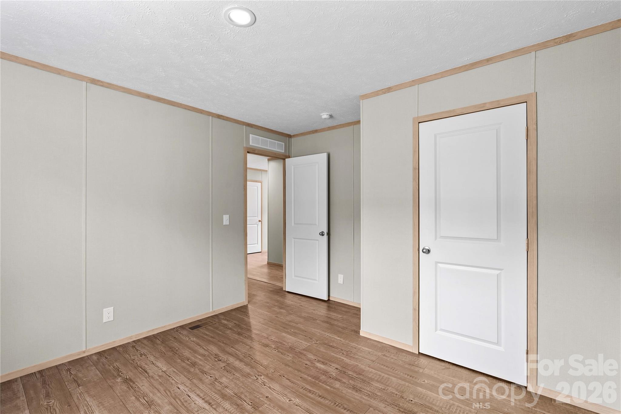 1080 E Memorial Highway Property Photo 26