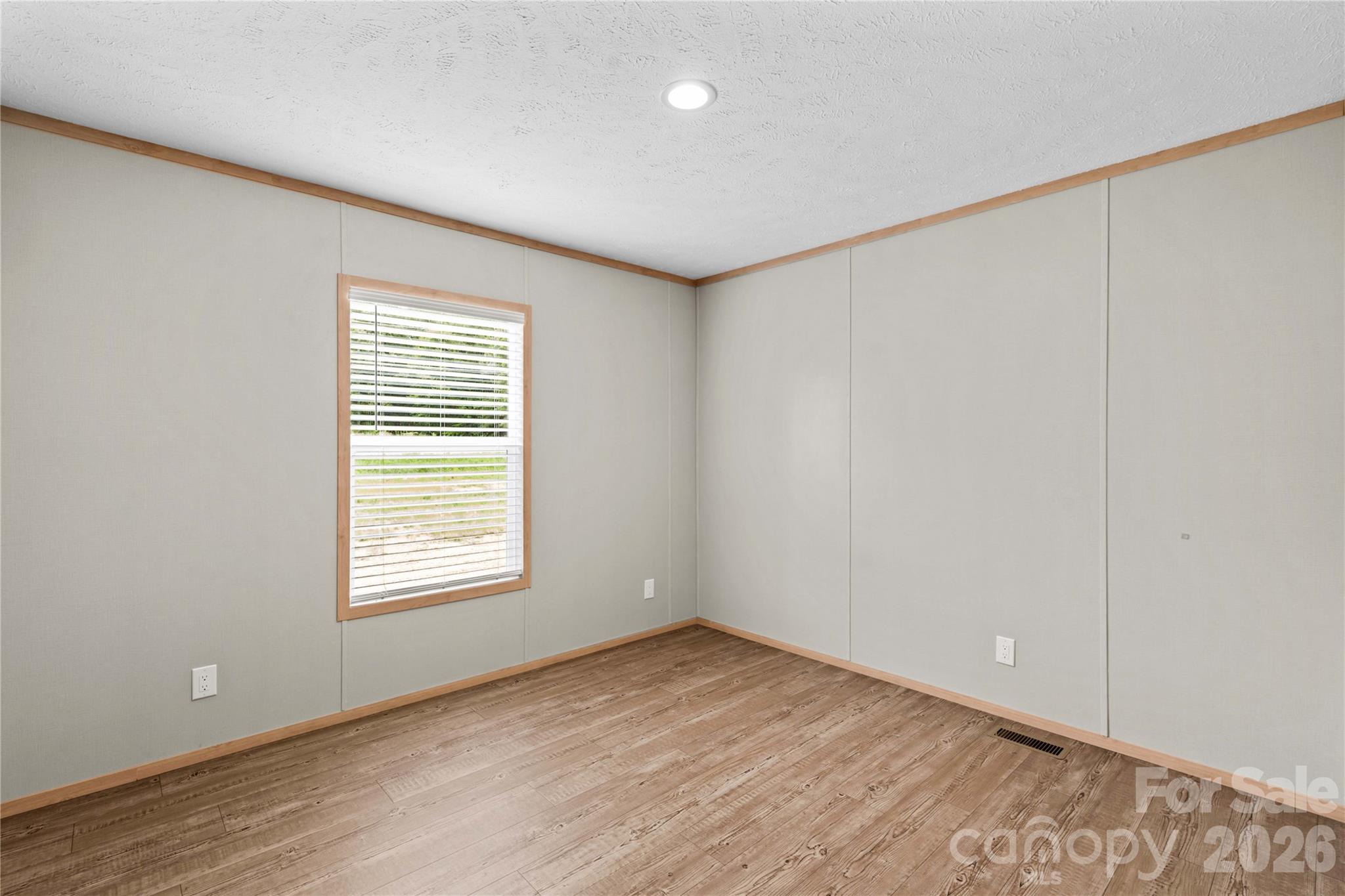 1080 E Memorial Highway Property Photo 28