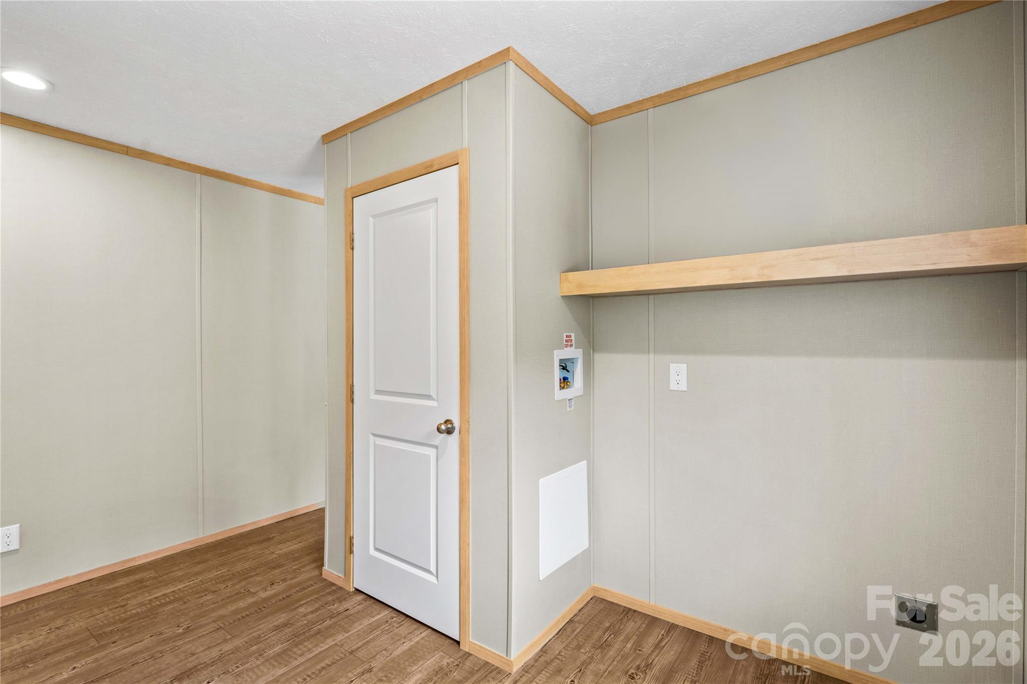 1080 E Memorial Highway Property Photo 31