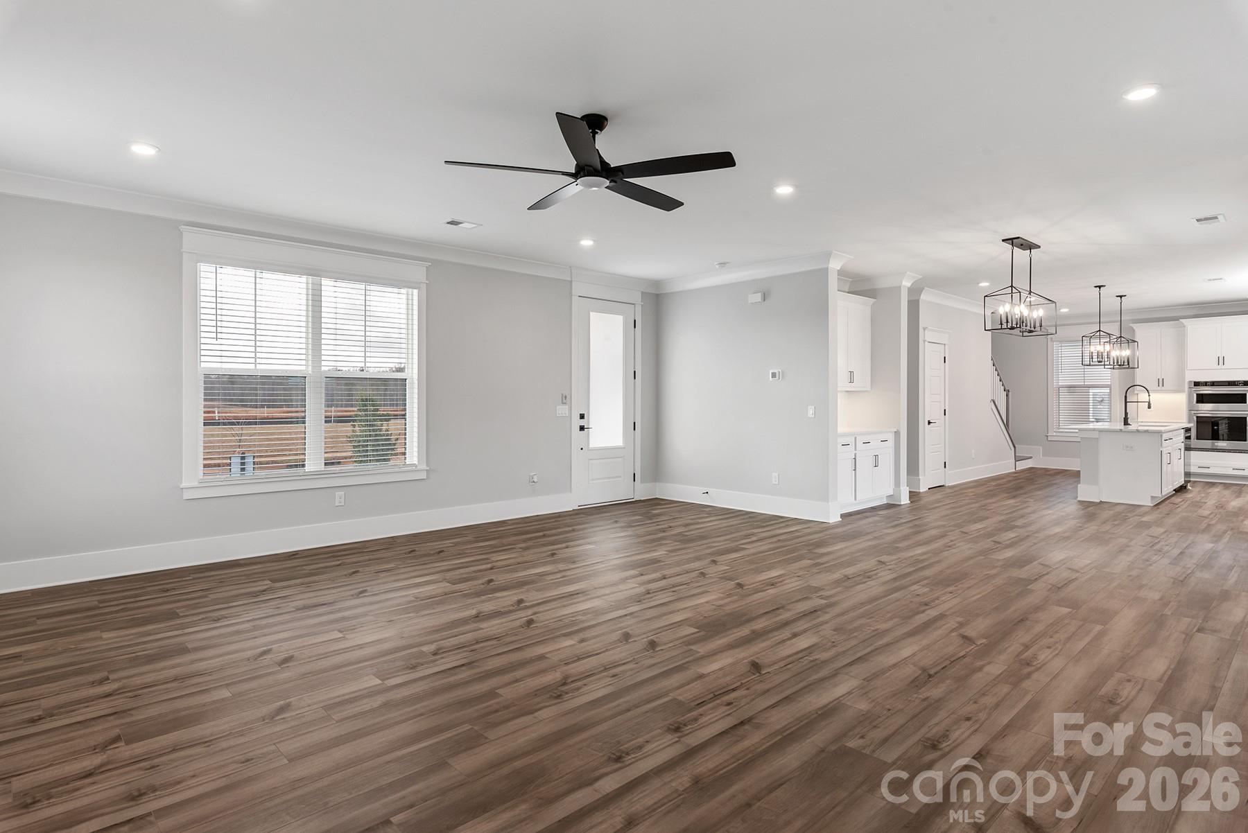 2092 Fordhill Street Property Photo 6