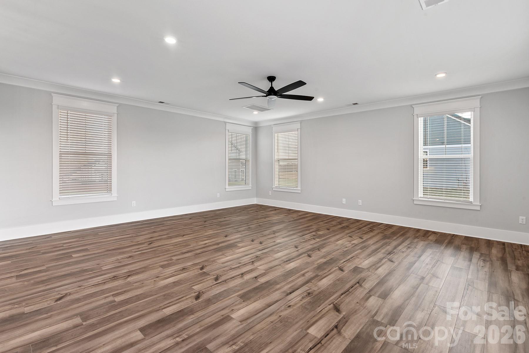 2092 Fordhill Street Property Photo 7
