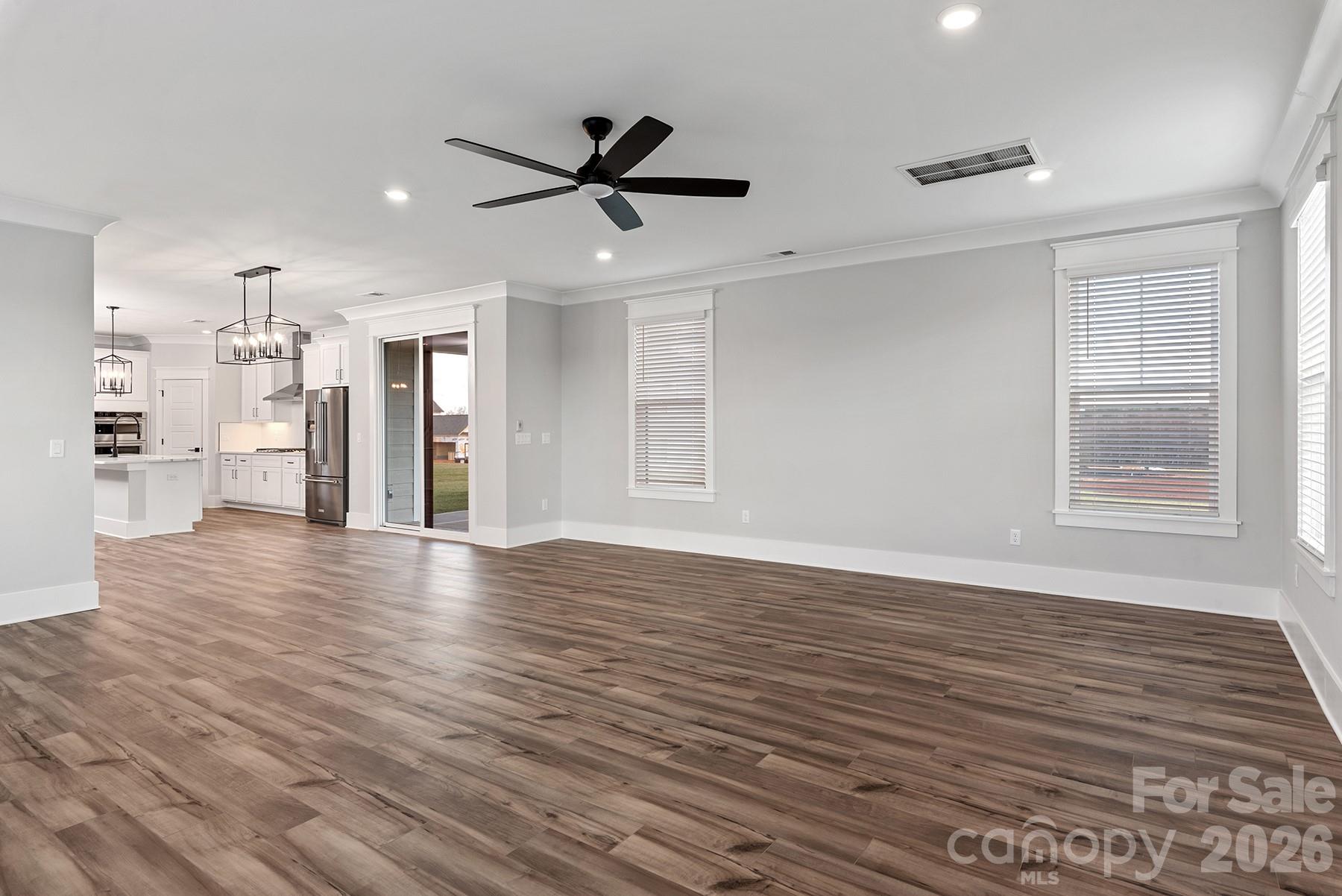 2092 Fordhill Street Property Photo 8