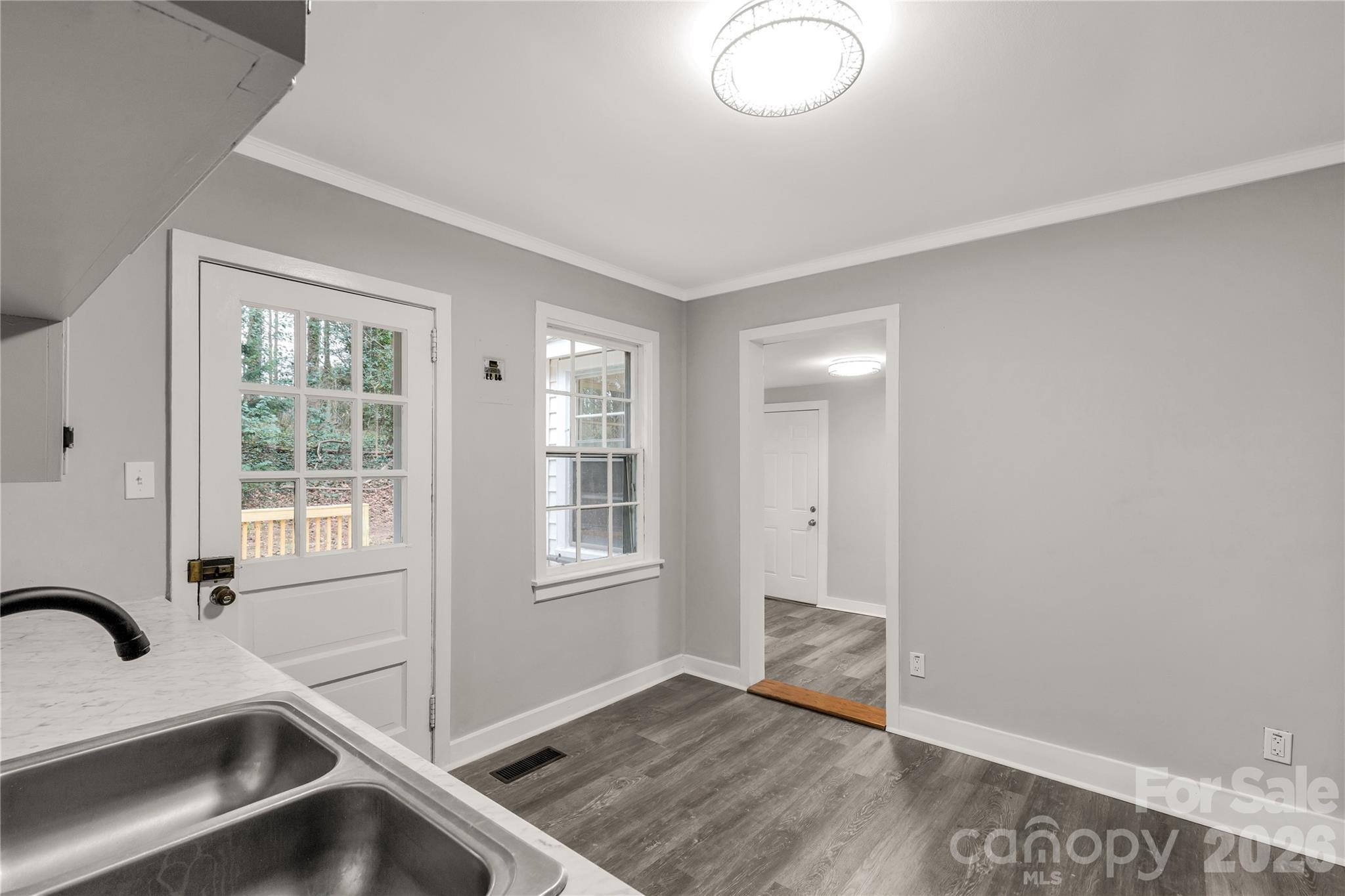 1250 Hampton Grace Avenue Property Photo 8