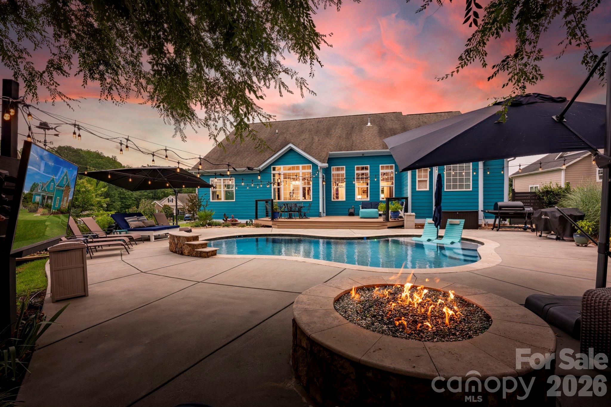 6957 Pin Oaks Drive Property Photo 1
