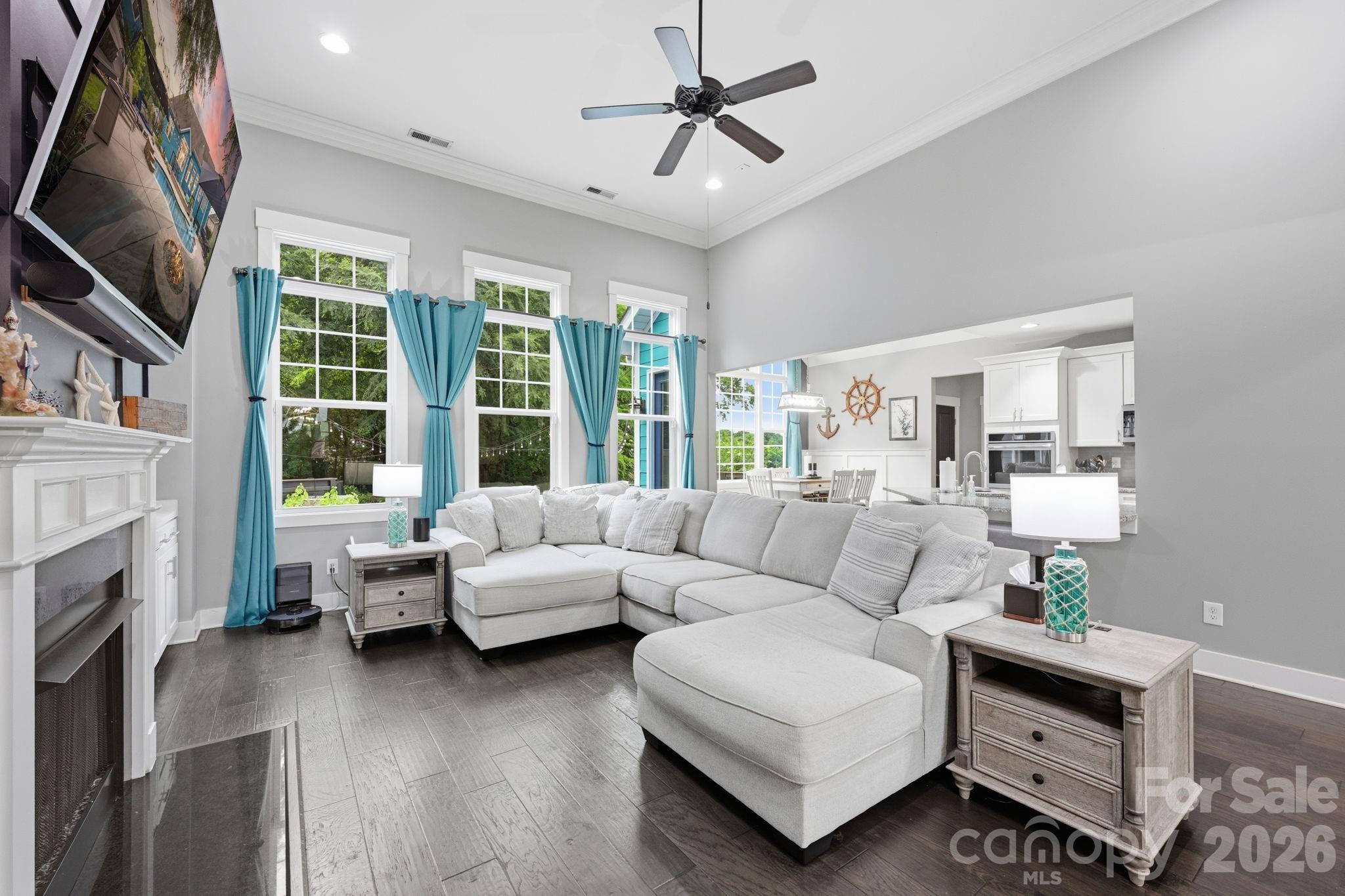 6957 Pin Oaks Drive Property Photo 9