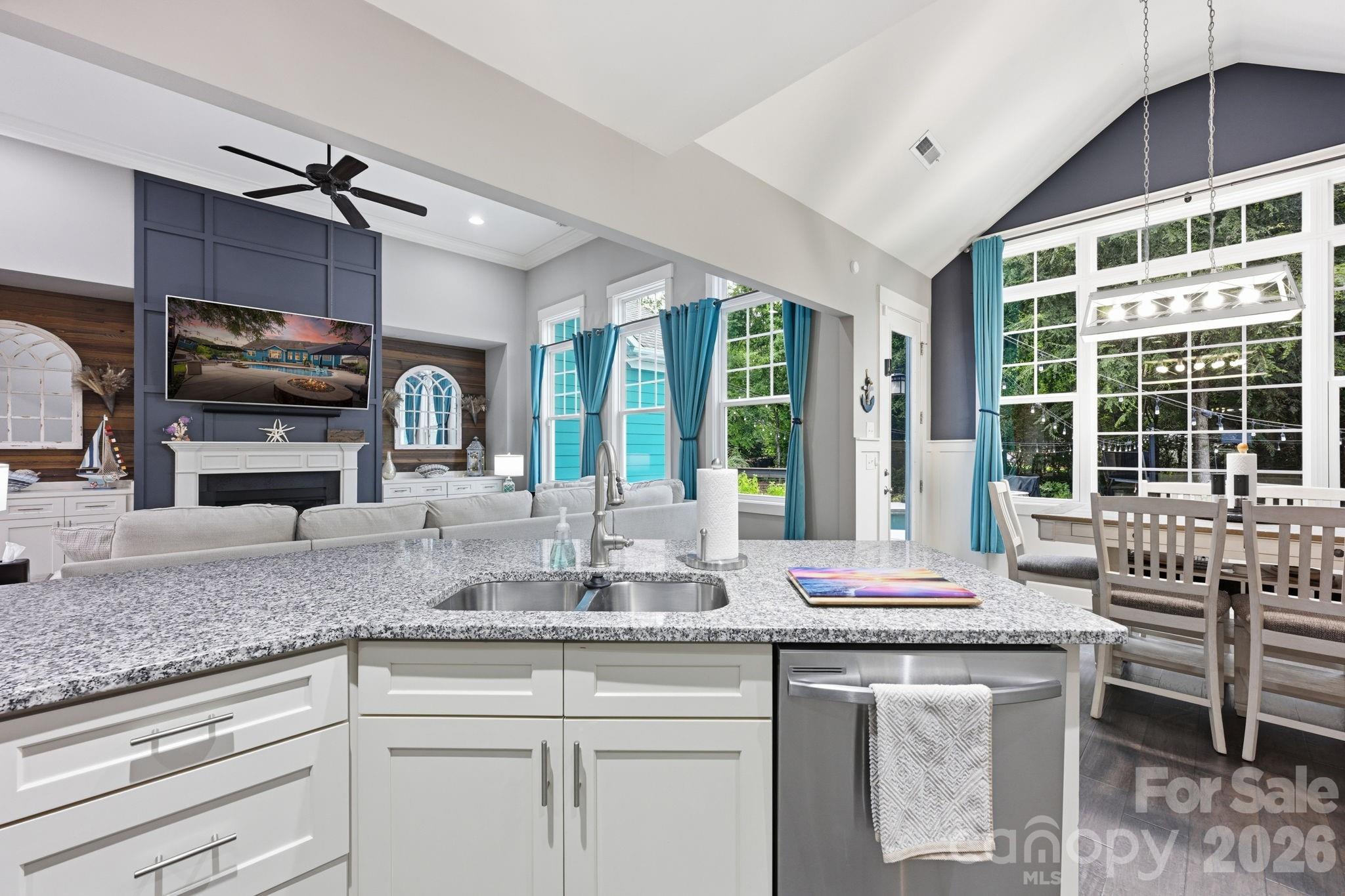 6957 Pin Oaks Drive Property Photo 10