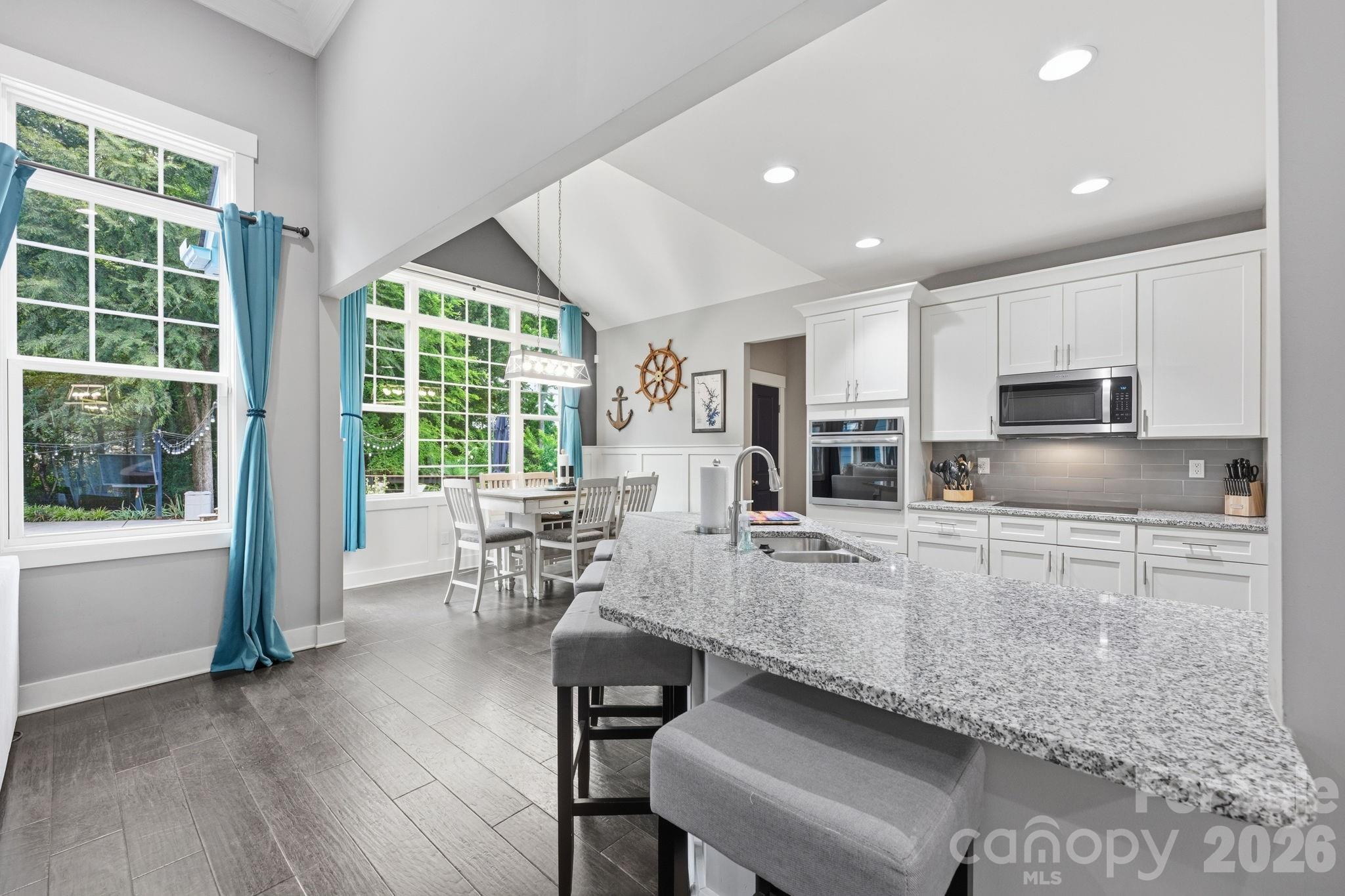6957 Pin Oaks Drive Property Photo 11