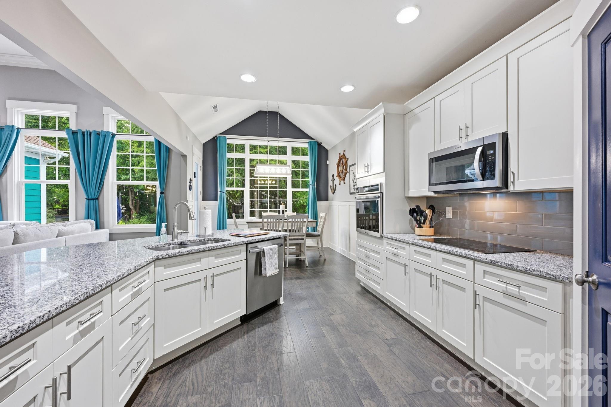 6957 Pin Oaks Drive Property Photo 13