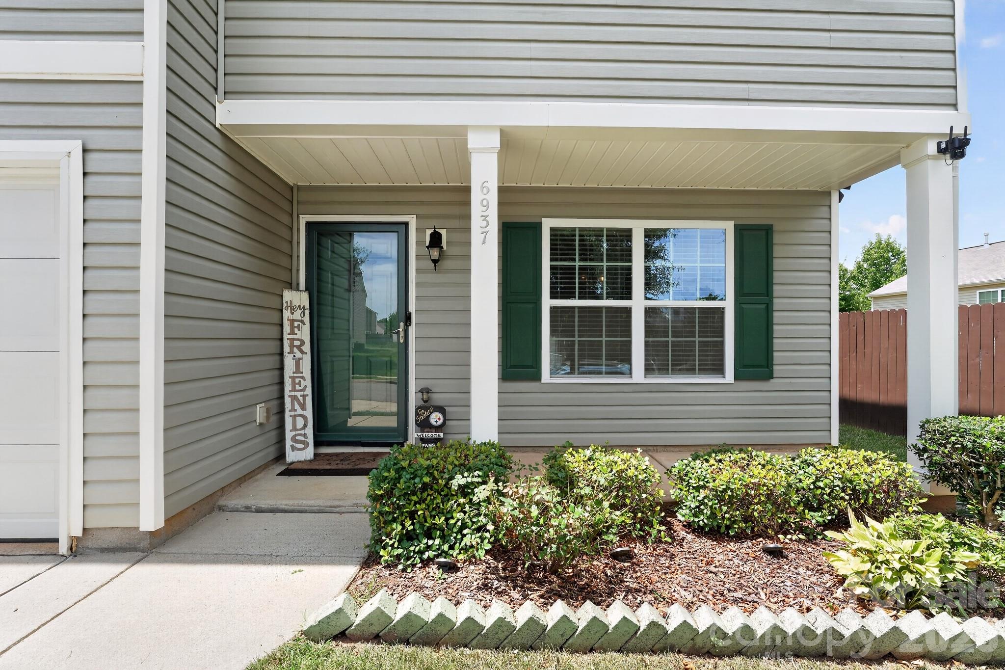 6937 Savannah Springs Drive Property Photo 4