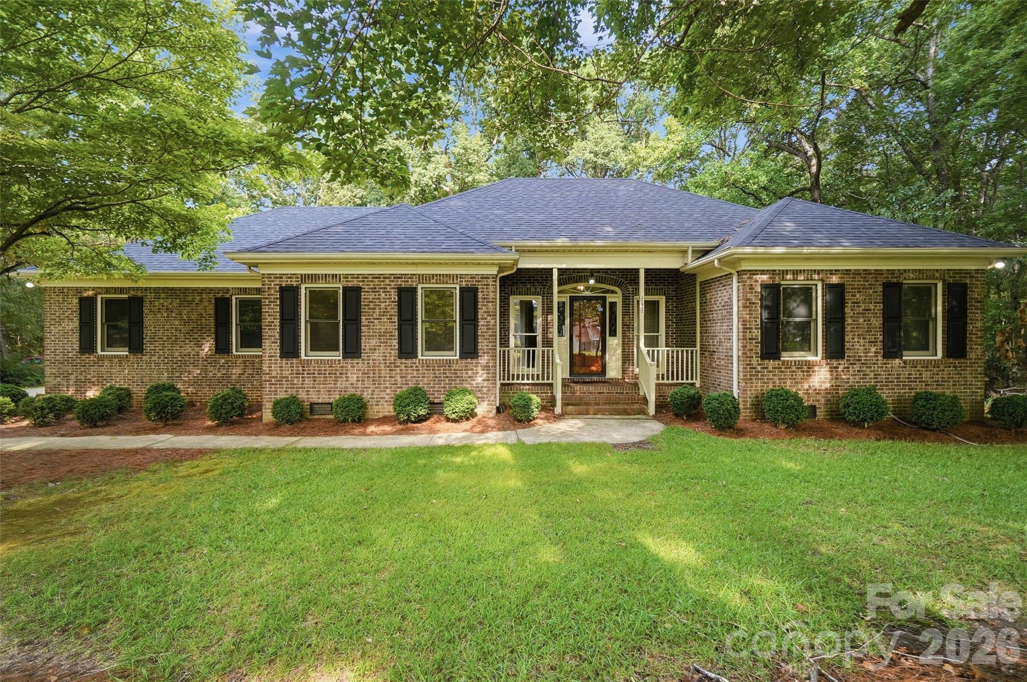 17047 Pond Road Property Photo 1