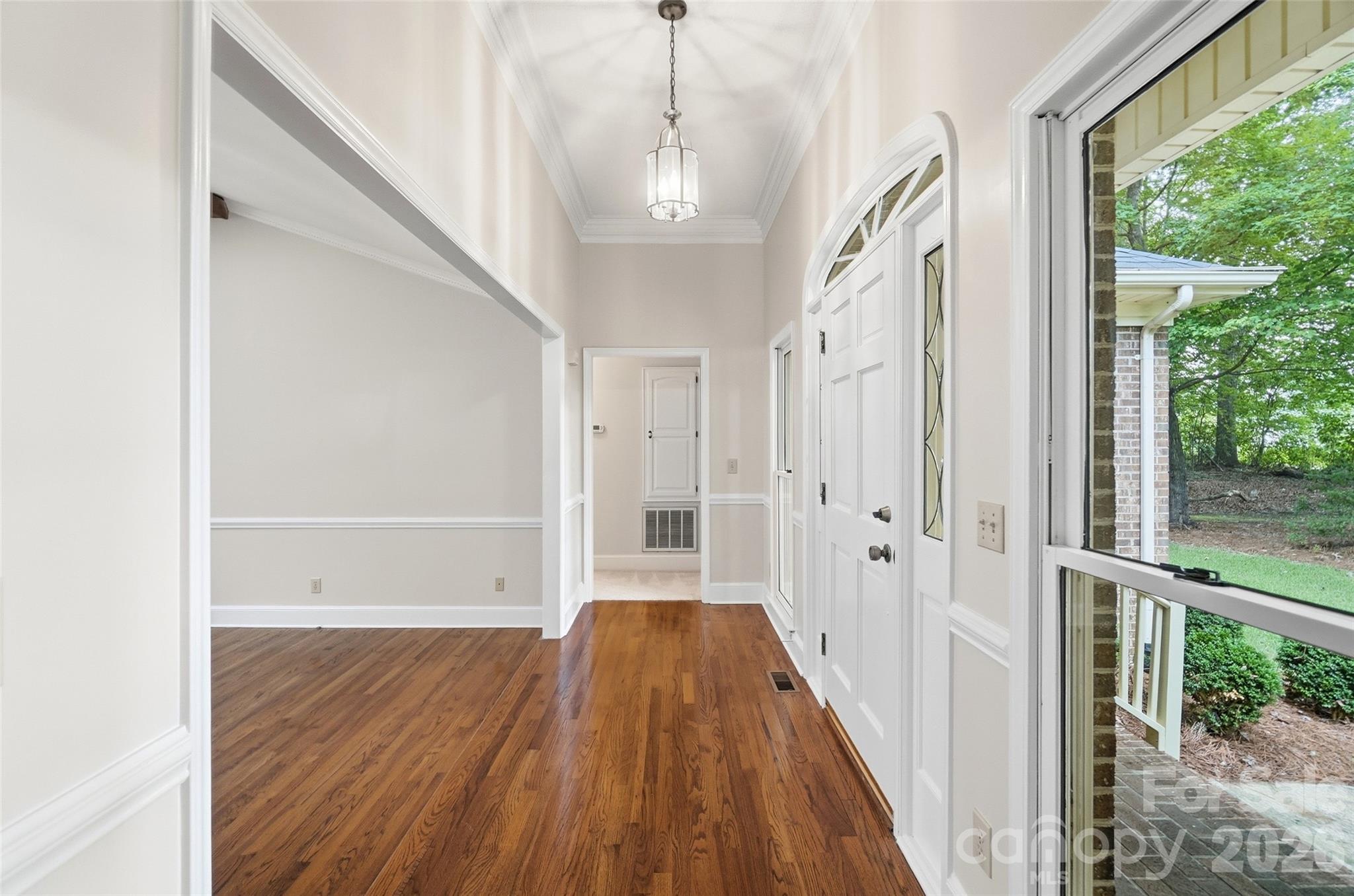 17047 Pond Road Property Photo 5