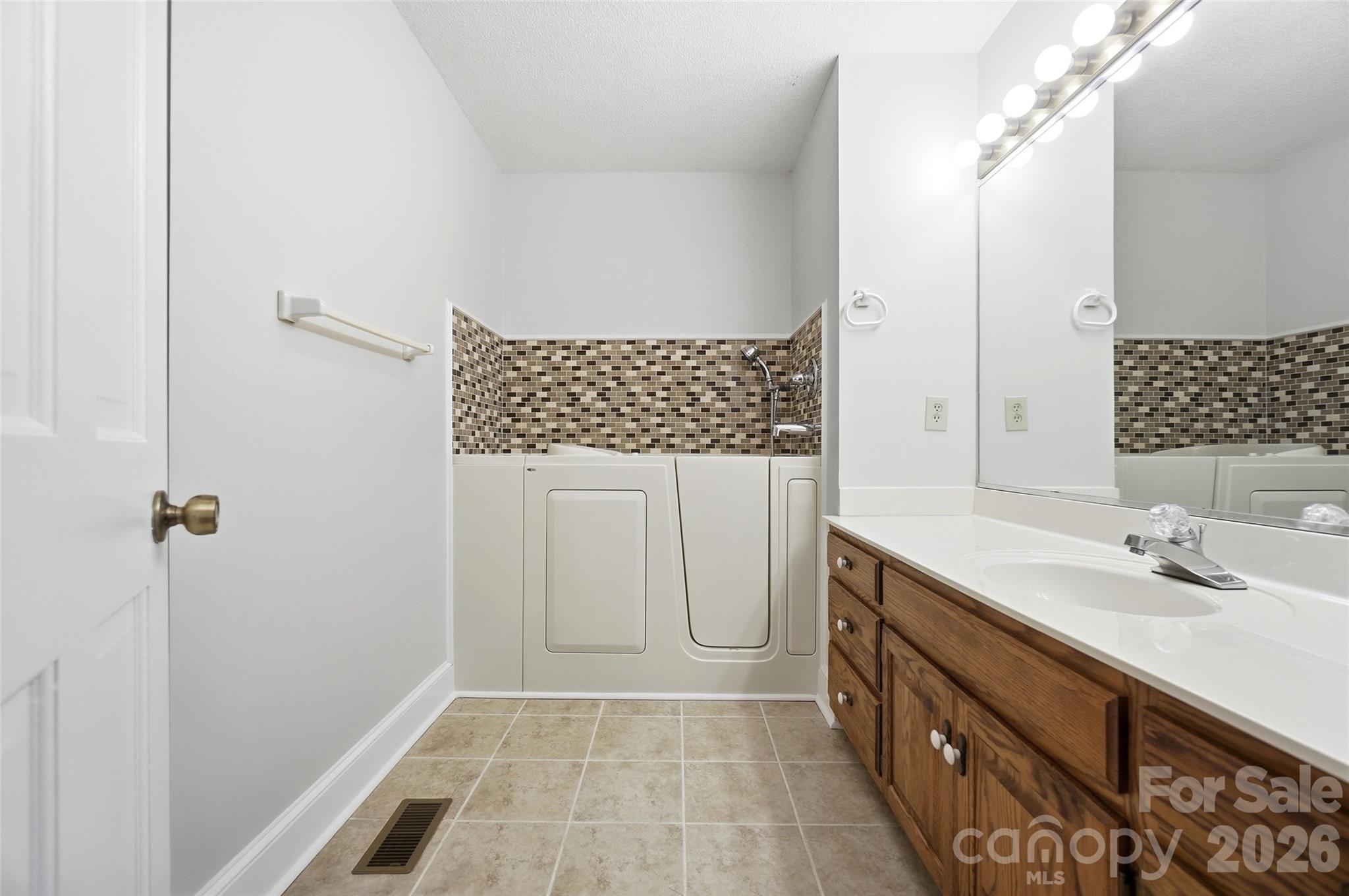 17047 Pond Road Property Photo 24