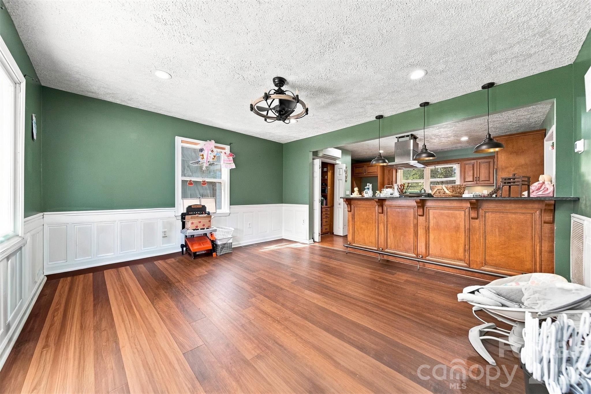 1261 Davis Road Property Photo 6