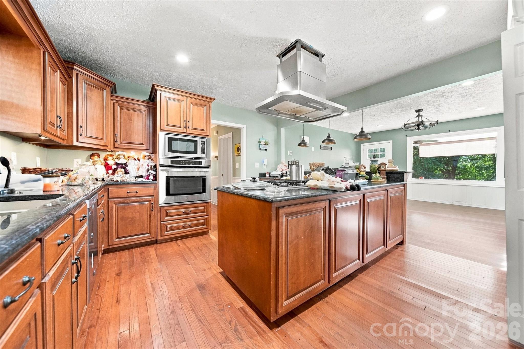 1261 Davis Road Property Photo 8