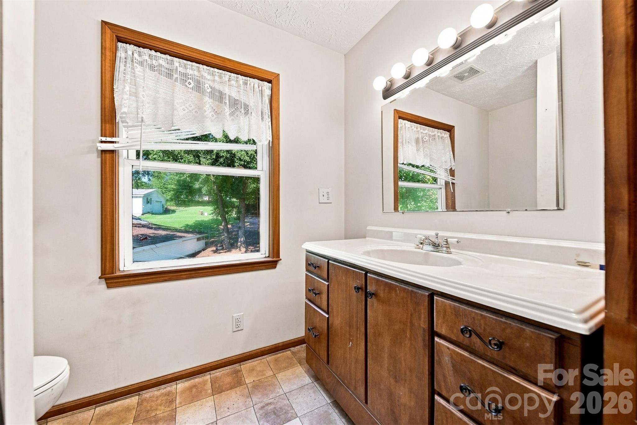 1261 Davis Road Property Photo 21