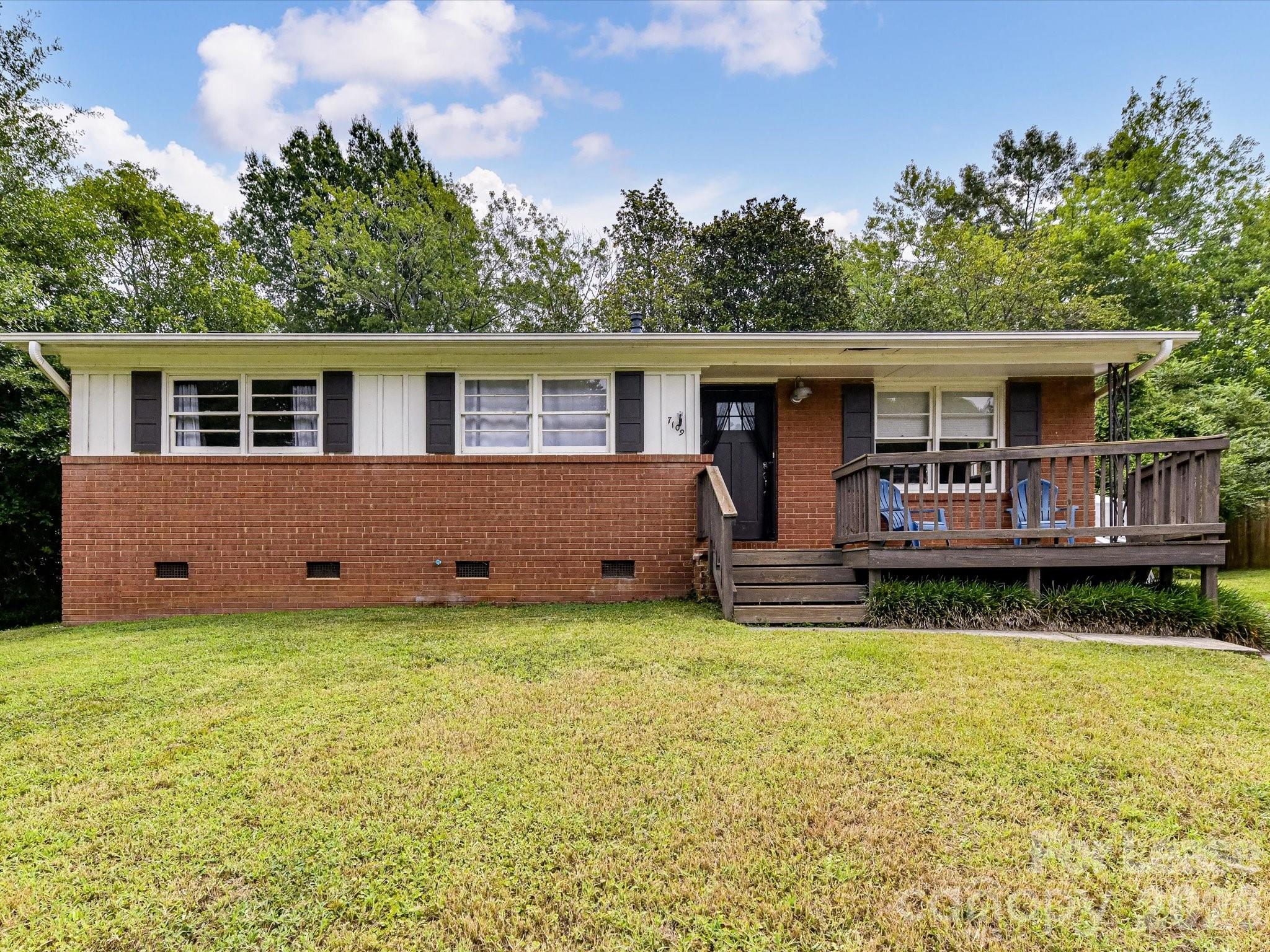 7109 Rockcliff Court Property Photo 1