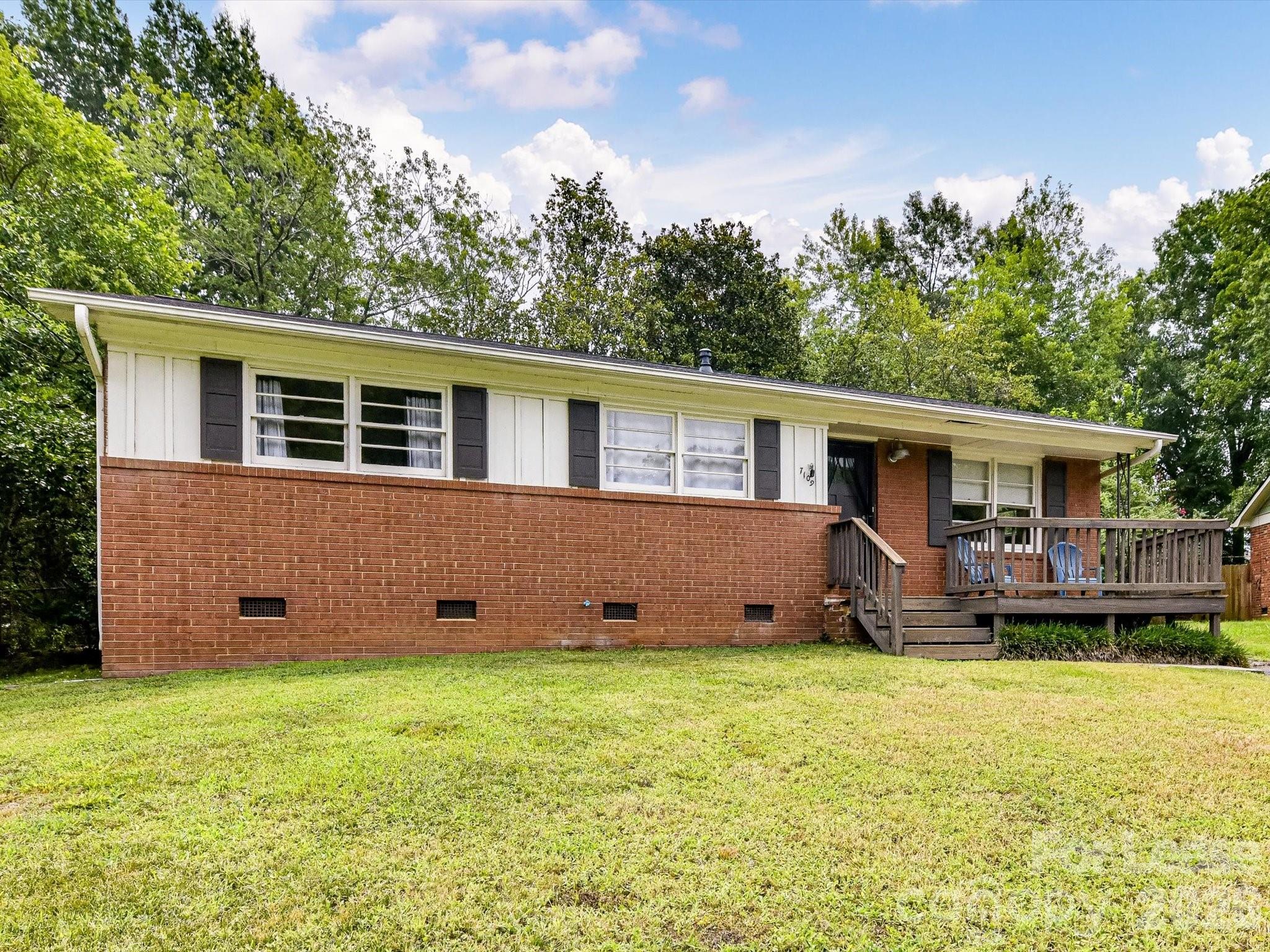 7109 Rockcliff Court Property Photo 3