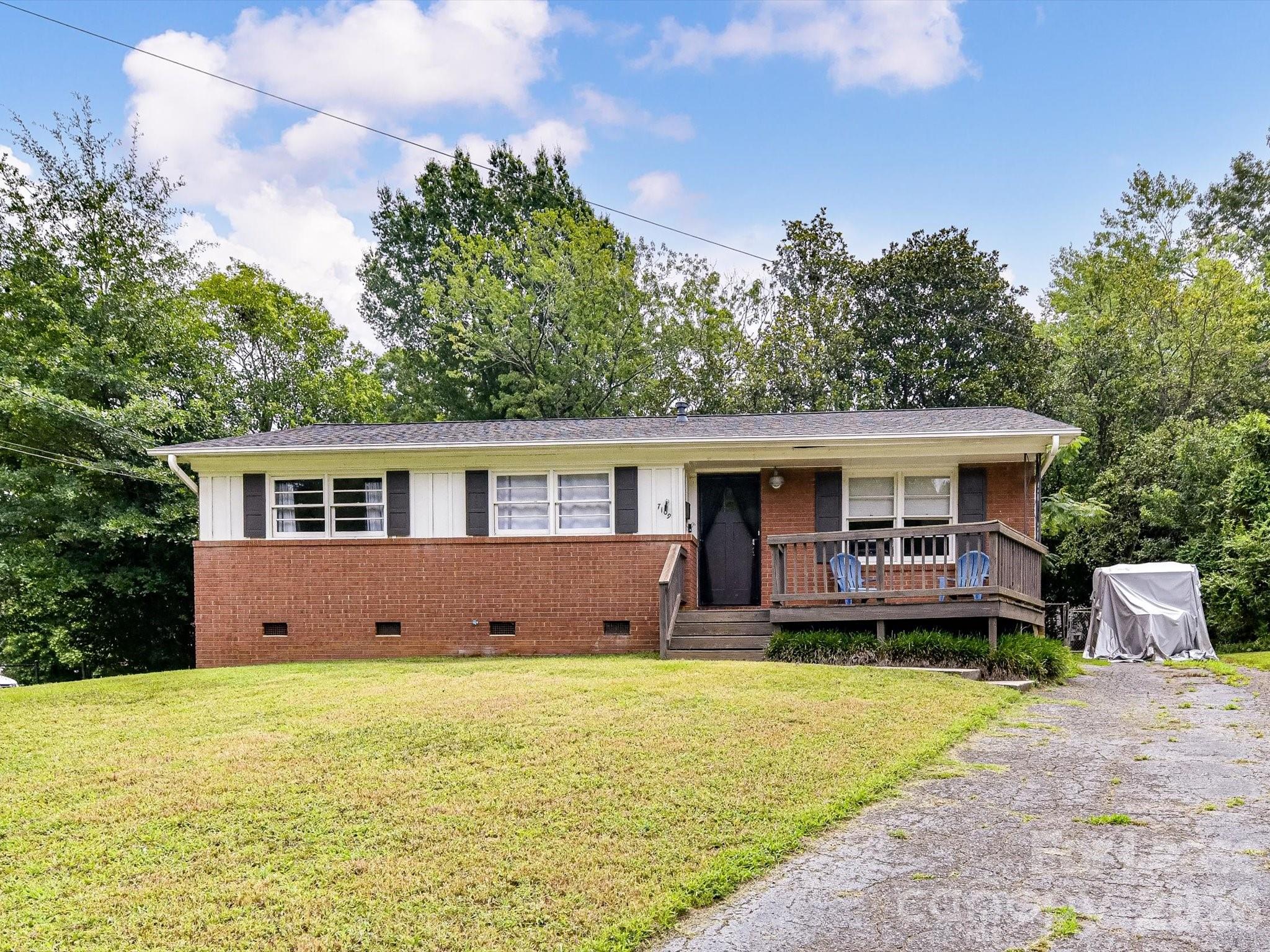 7109 Rockcliff Court Property Photo 4