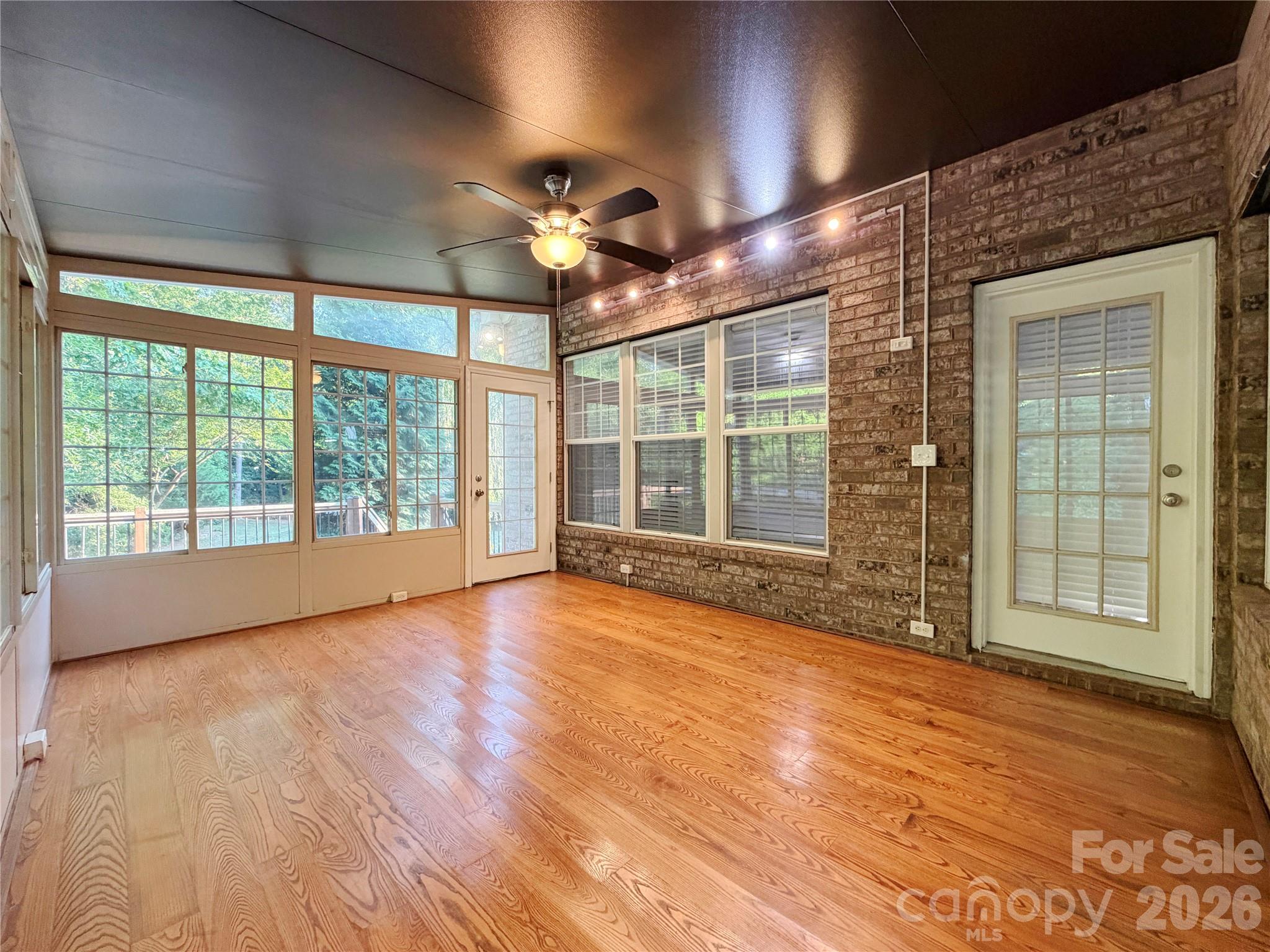 16008 Cleveleys Trail Property Photo 32