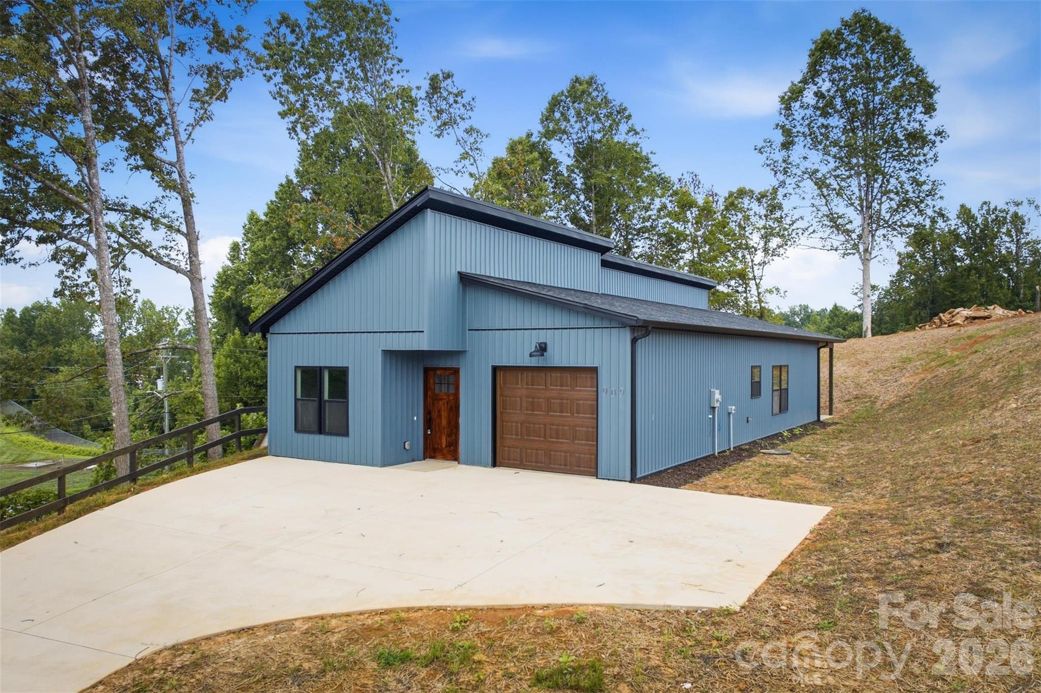 909 Overlook Drive Property Photo