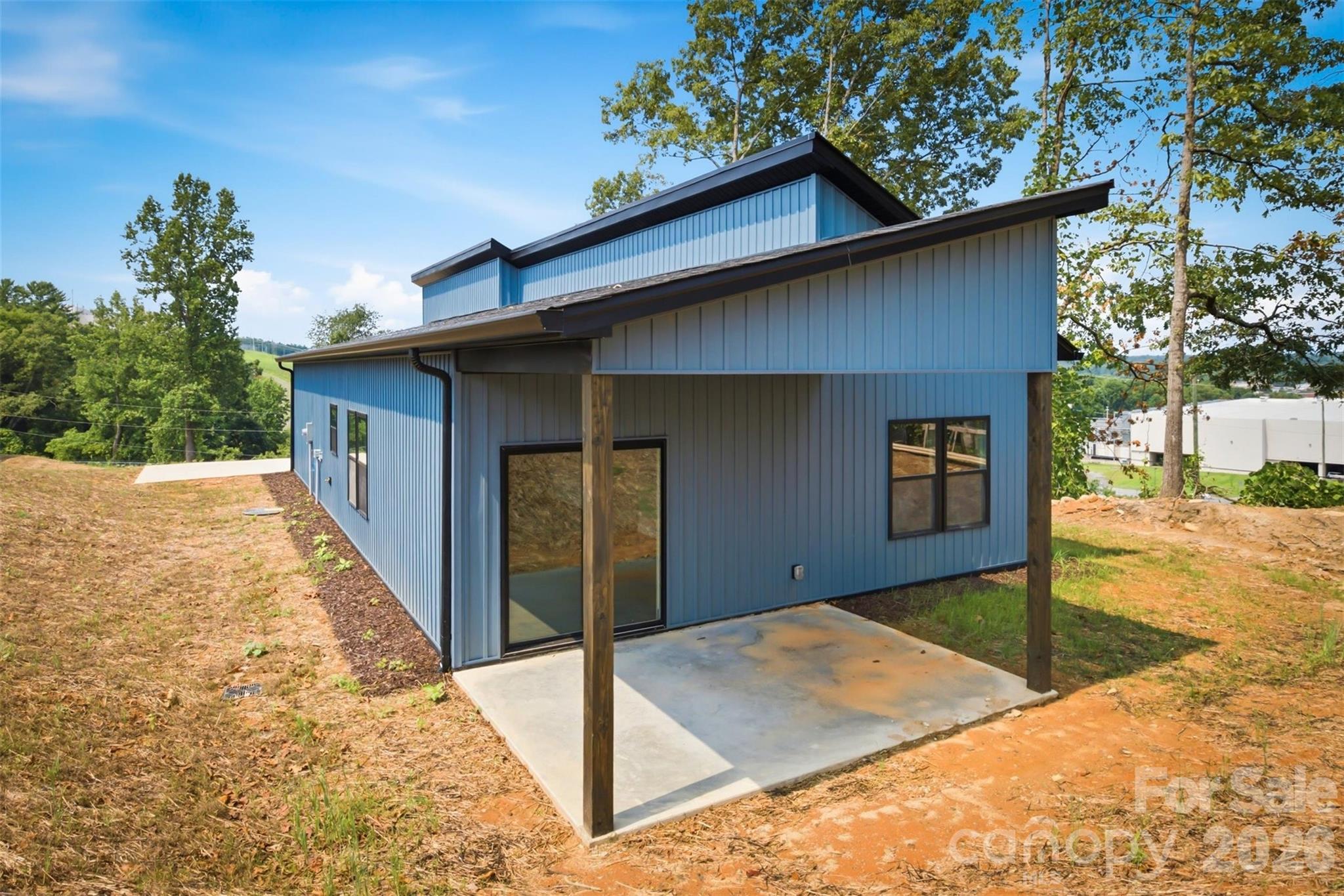 909 Overlook Drive Property Photo 2