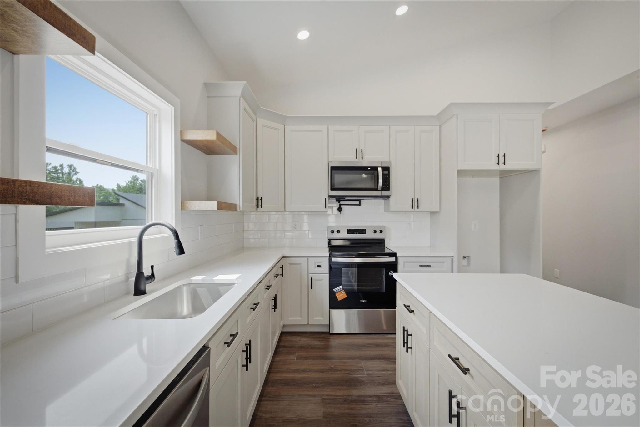 909 Overlook Drive Property Photo 10