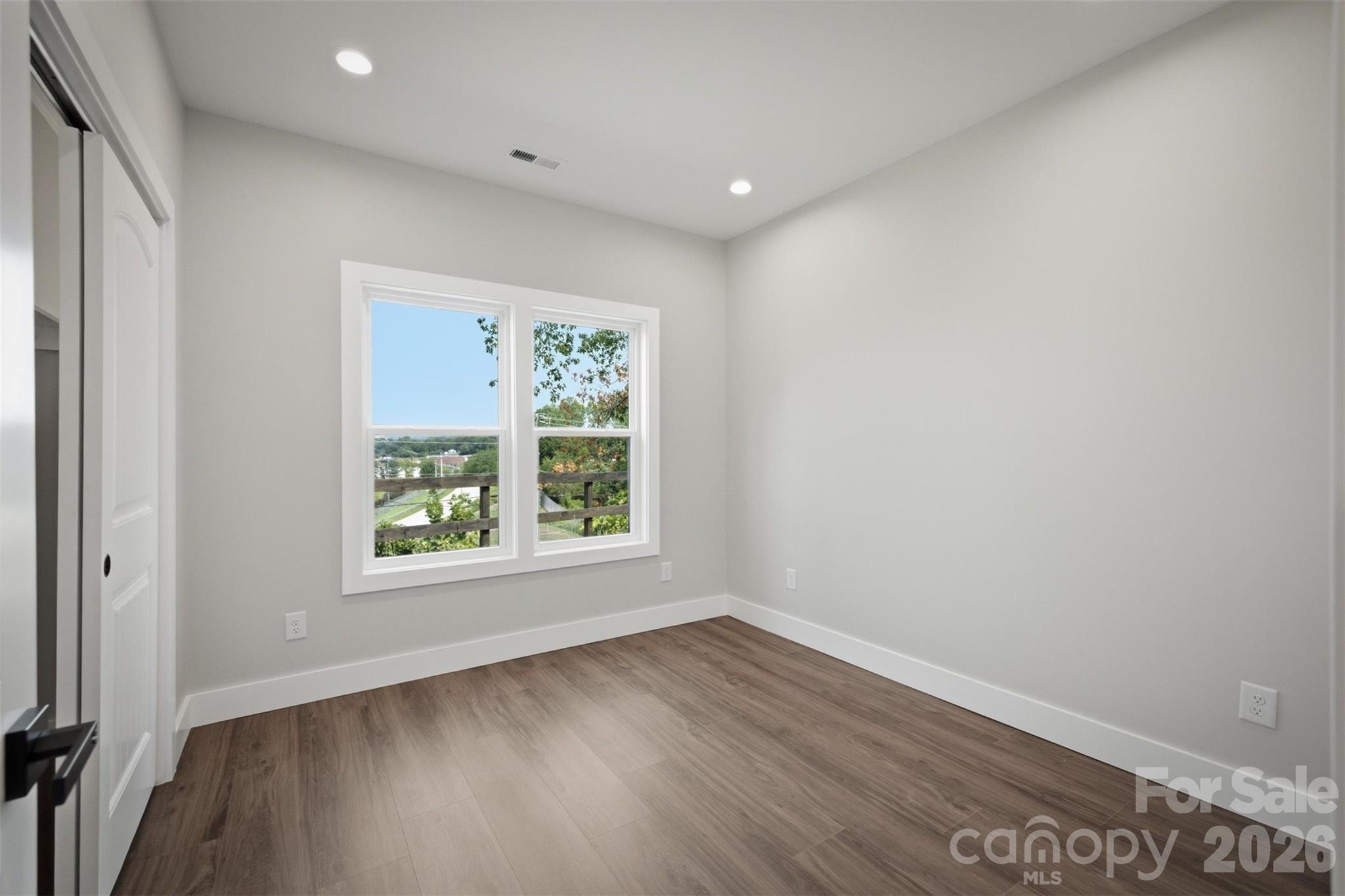 909 Overlook Drive Property Photo 16