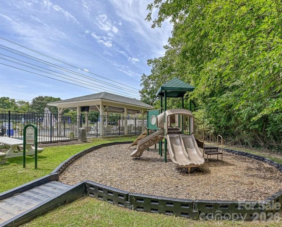 4809 Walden Court Property Photo 7