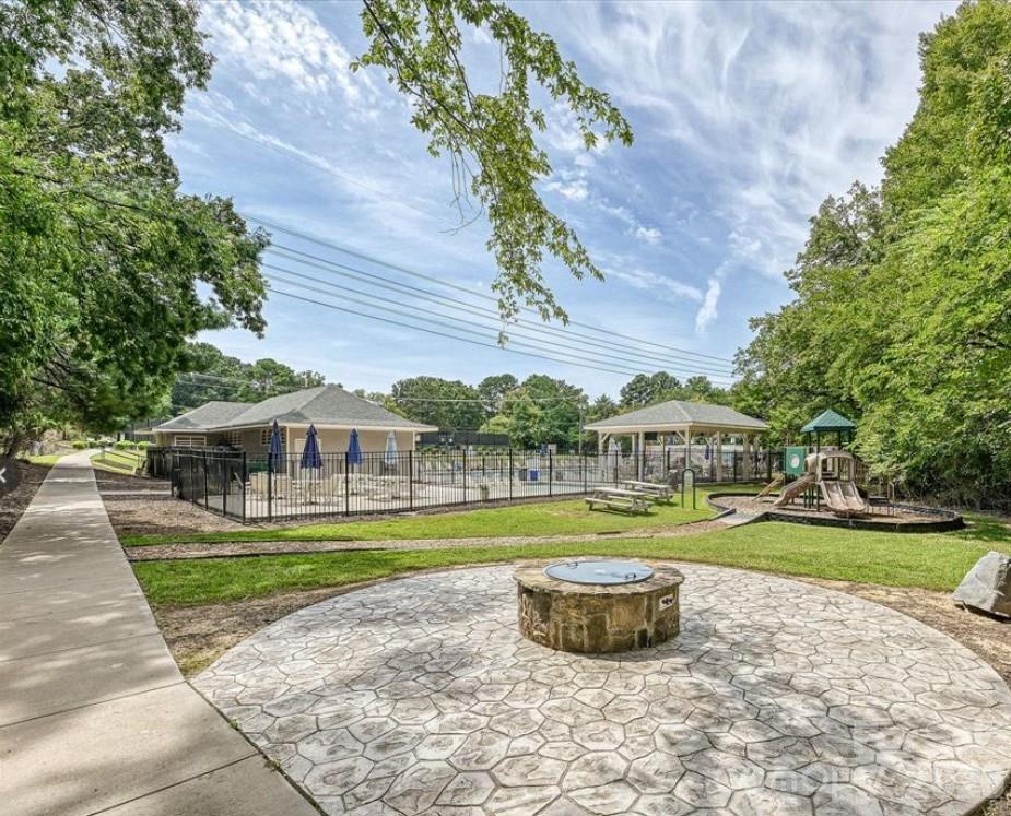 4809 Walden Court Property Photo 8