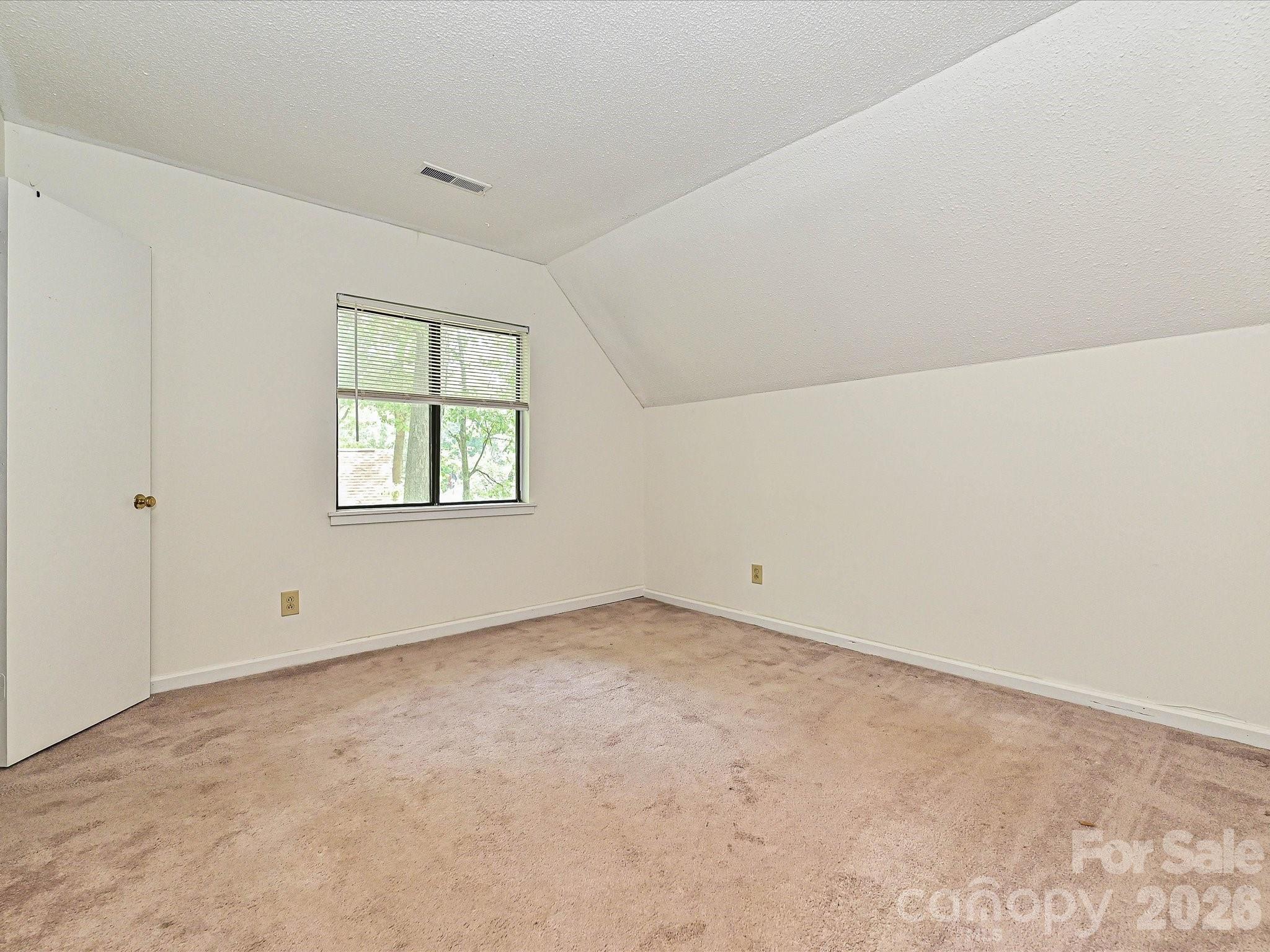 8401 Barncliff Road Property Photo 11
