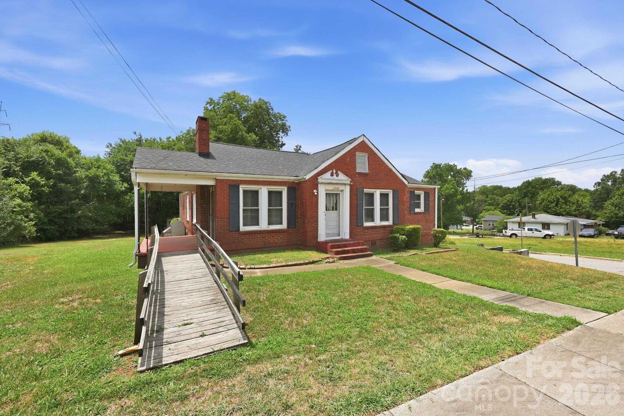 1303 Bringle Ferry Road Property Photo 3
