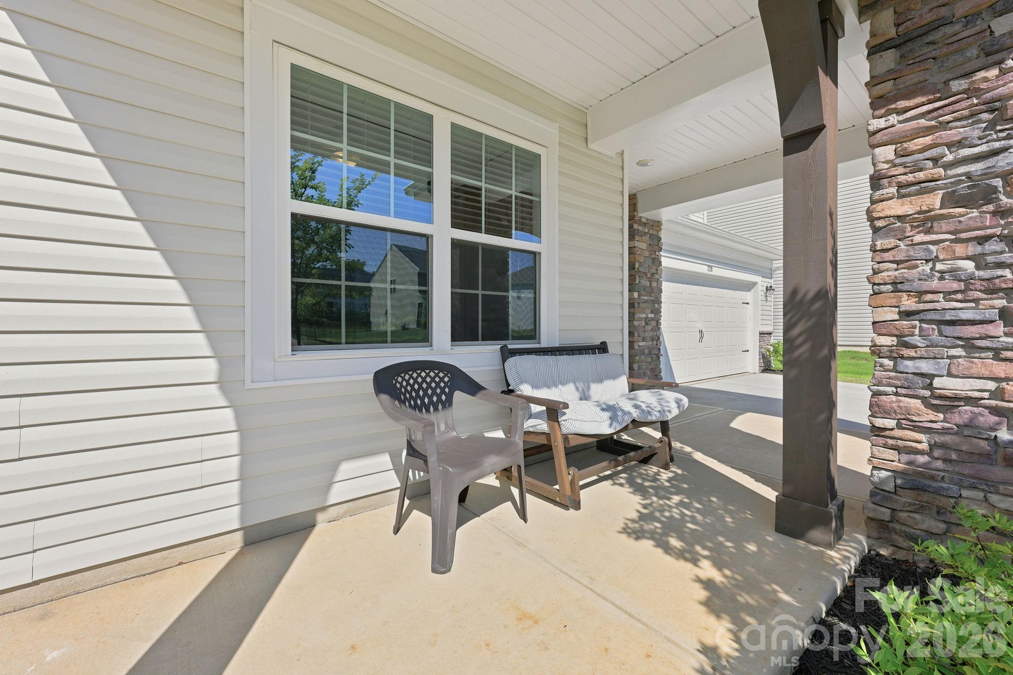328 Kennerly Center Drive Property Photo 2