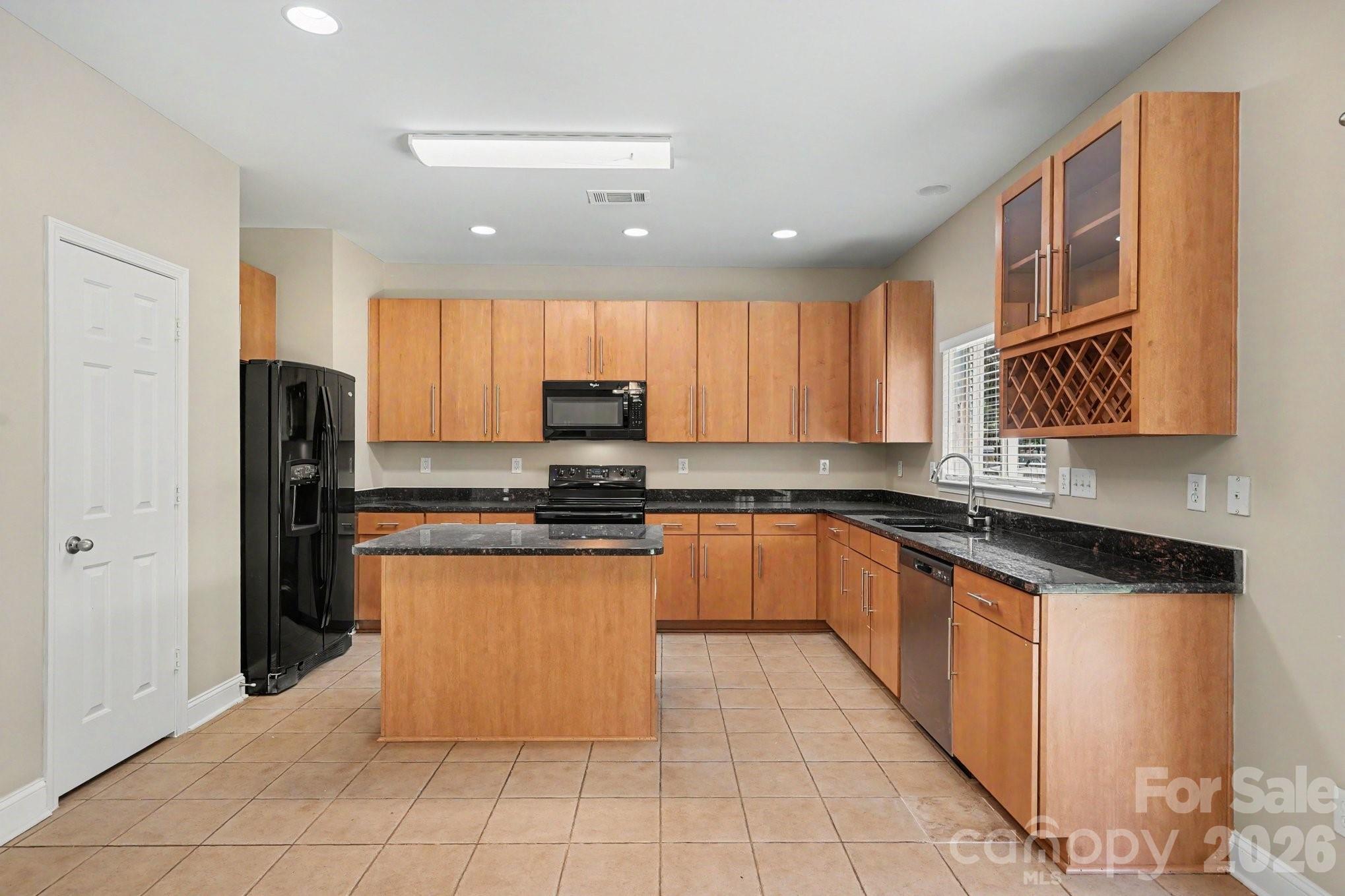 9228 Seamill Road Property Photo 12