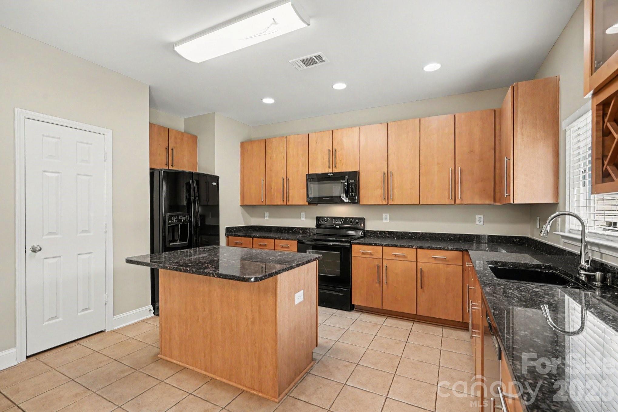 9228 Seamill Road Property Photo 13