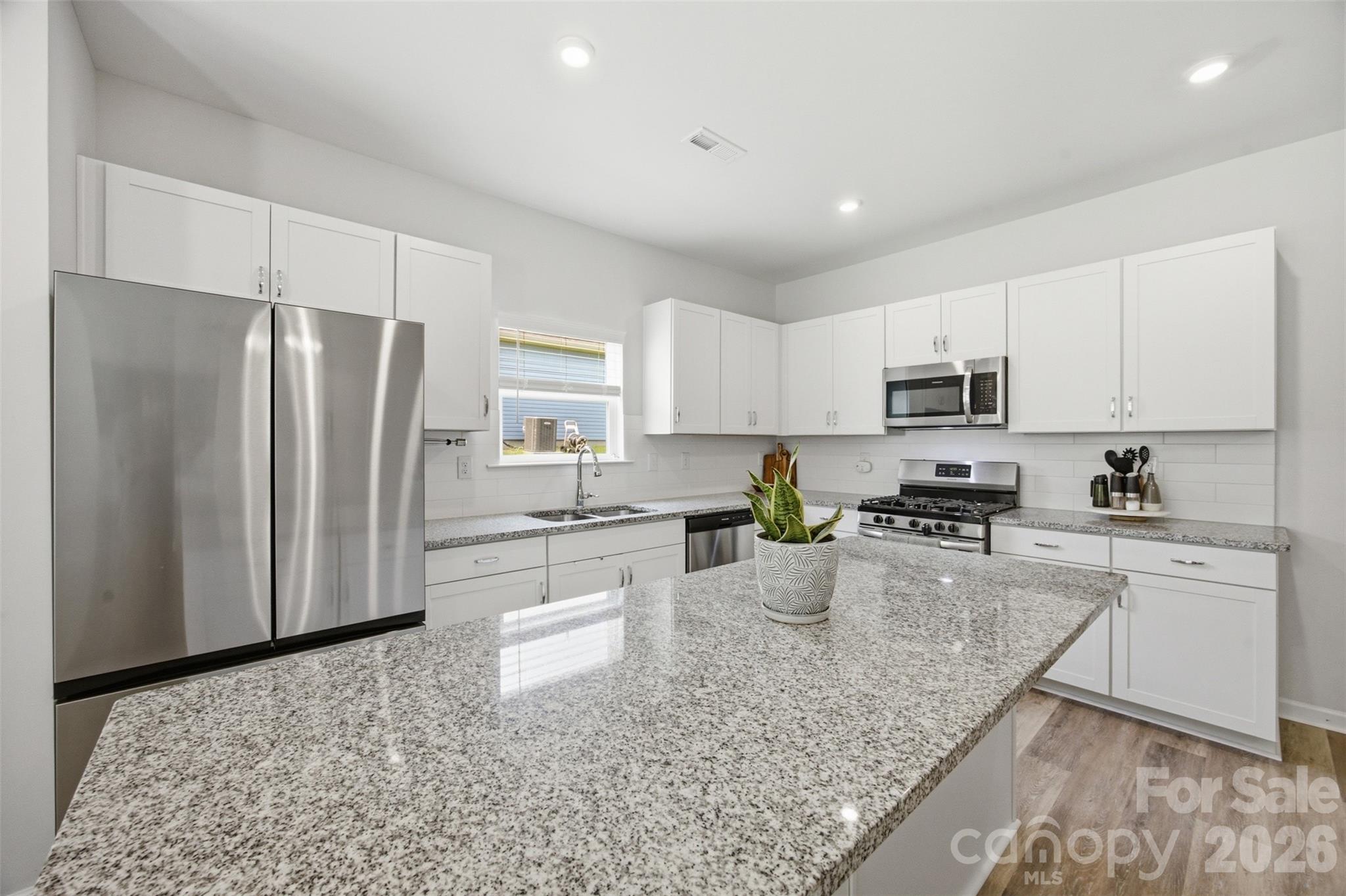 2943 Parkwest Drive Property Photo 4