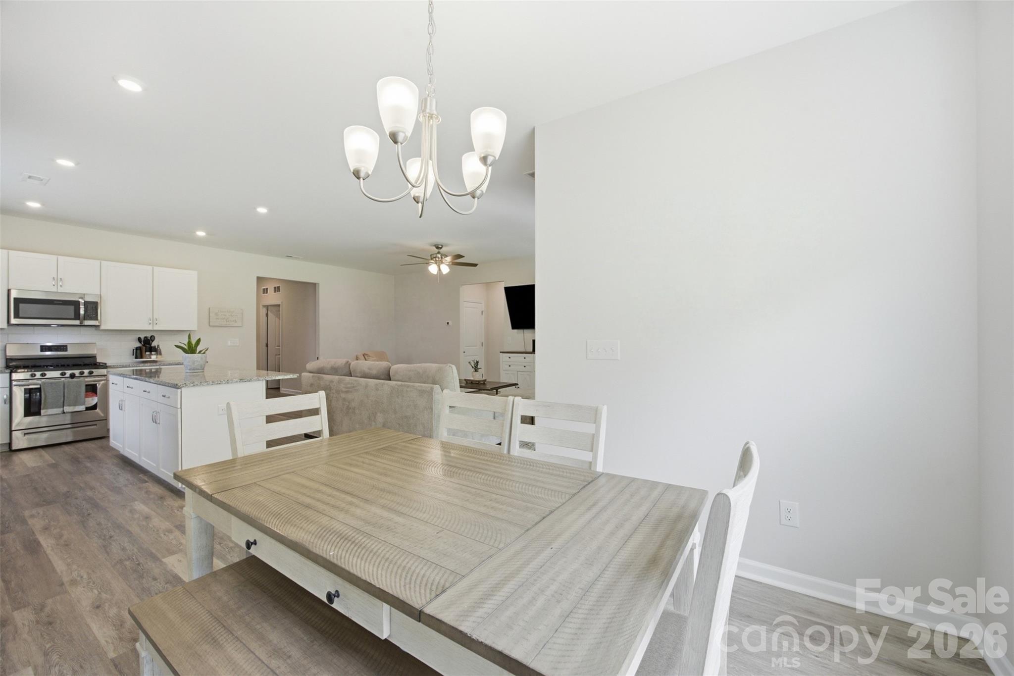 2943 Parkwest Drive Property Photo 8
