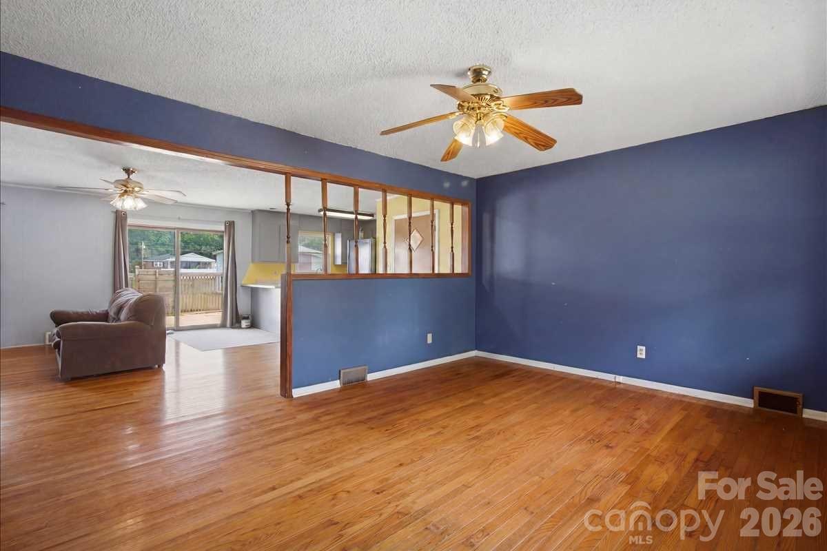990 Colonial Drive Property Photo 4