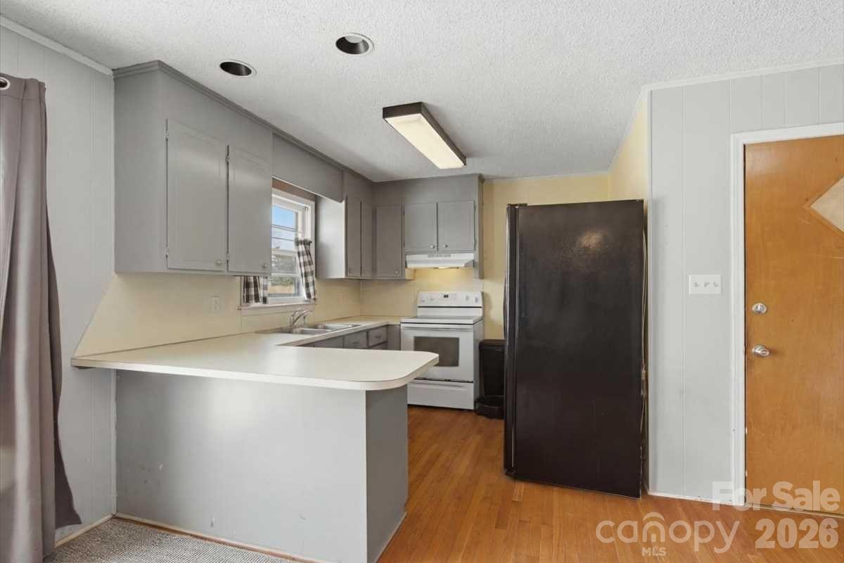 990 Colonial Drive Property Photo 8
