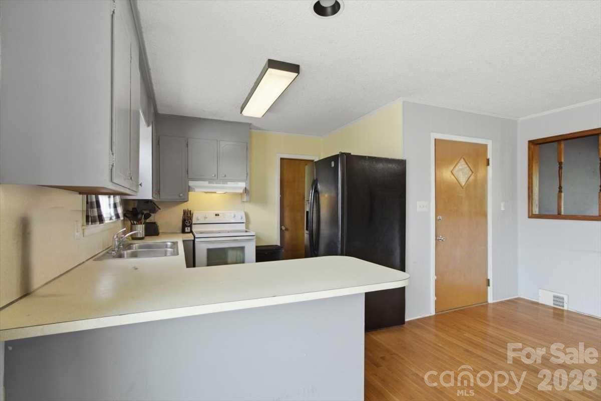990 Colonial Drive Property Photo 9