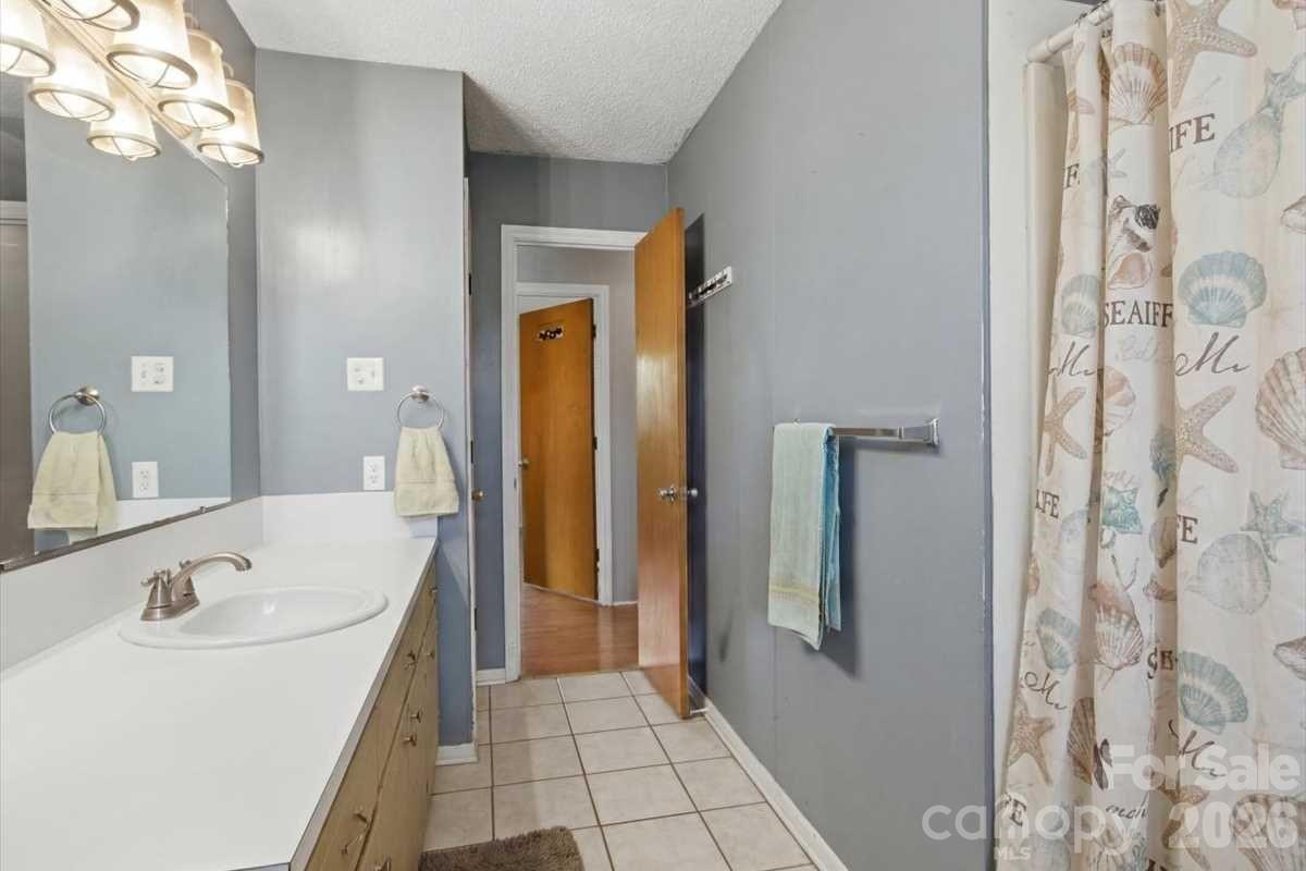 990 Colonial Drive Property Photo 11