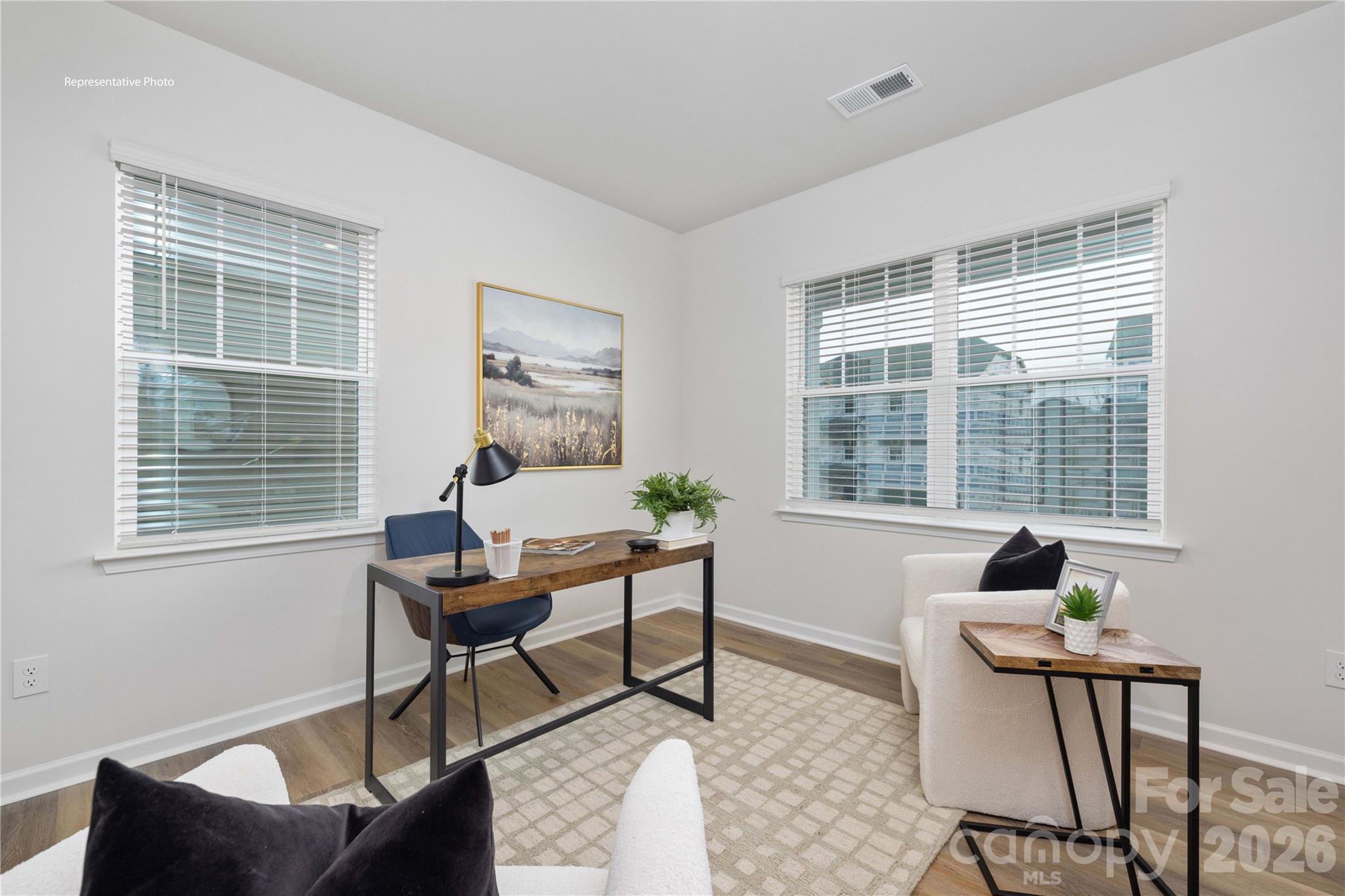 2027 Moorside Court Property Photo 3