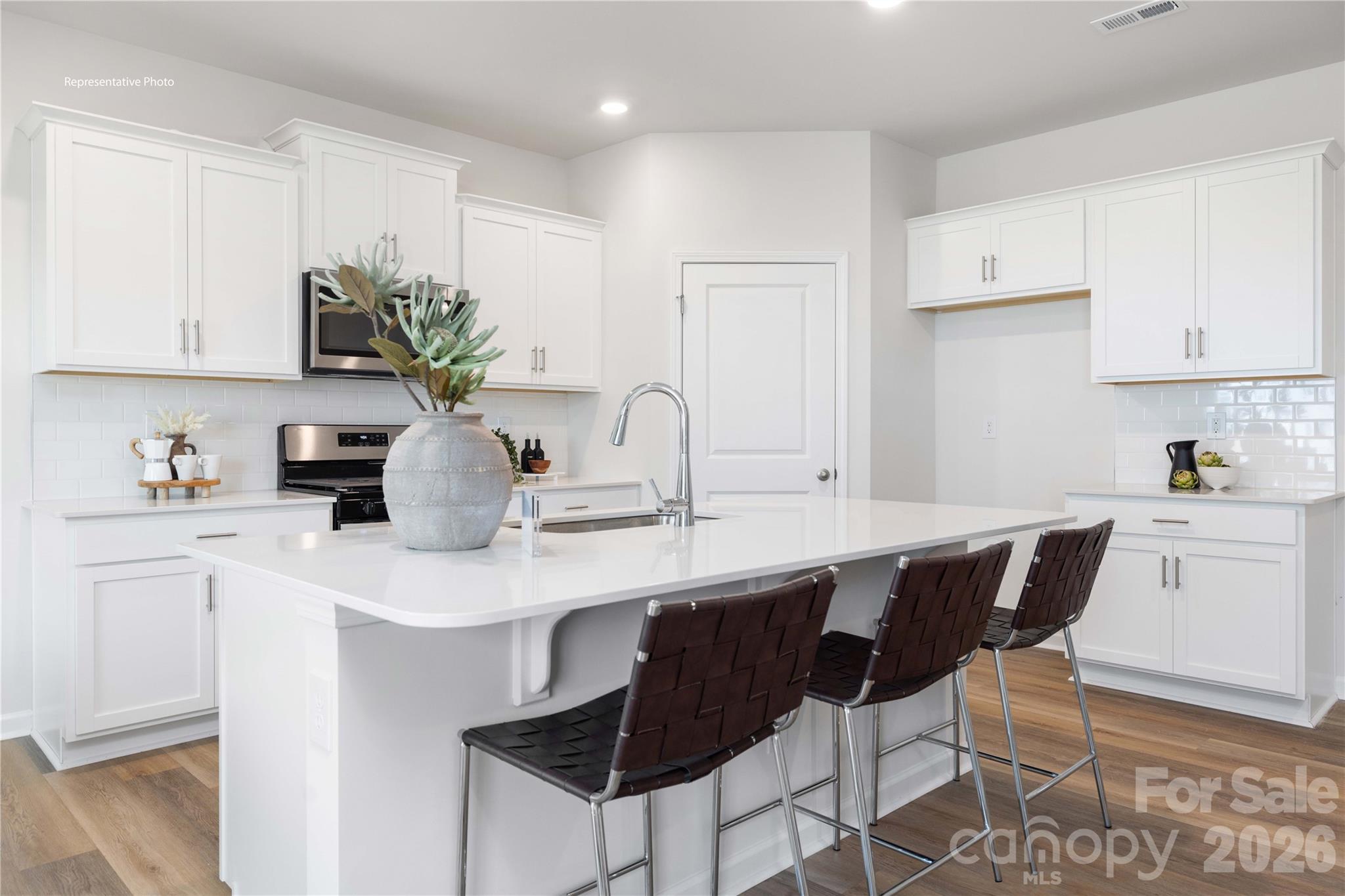 2027 Moorside Court Property Photo 7