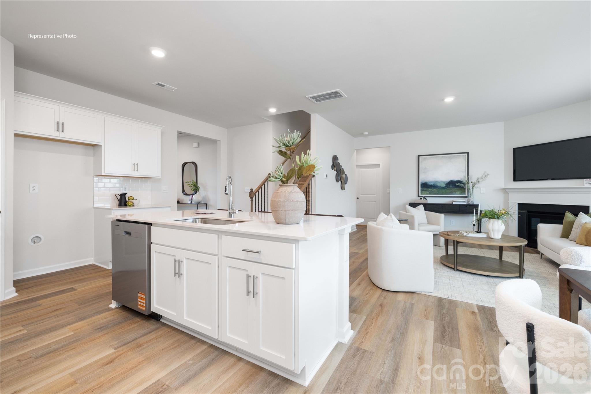 2027 Moorside Court Property Photo 8
