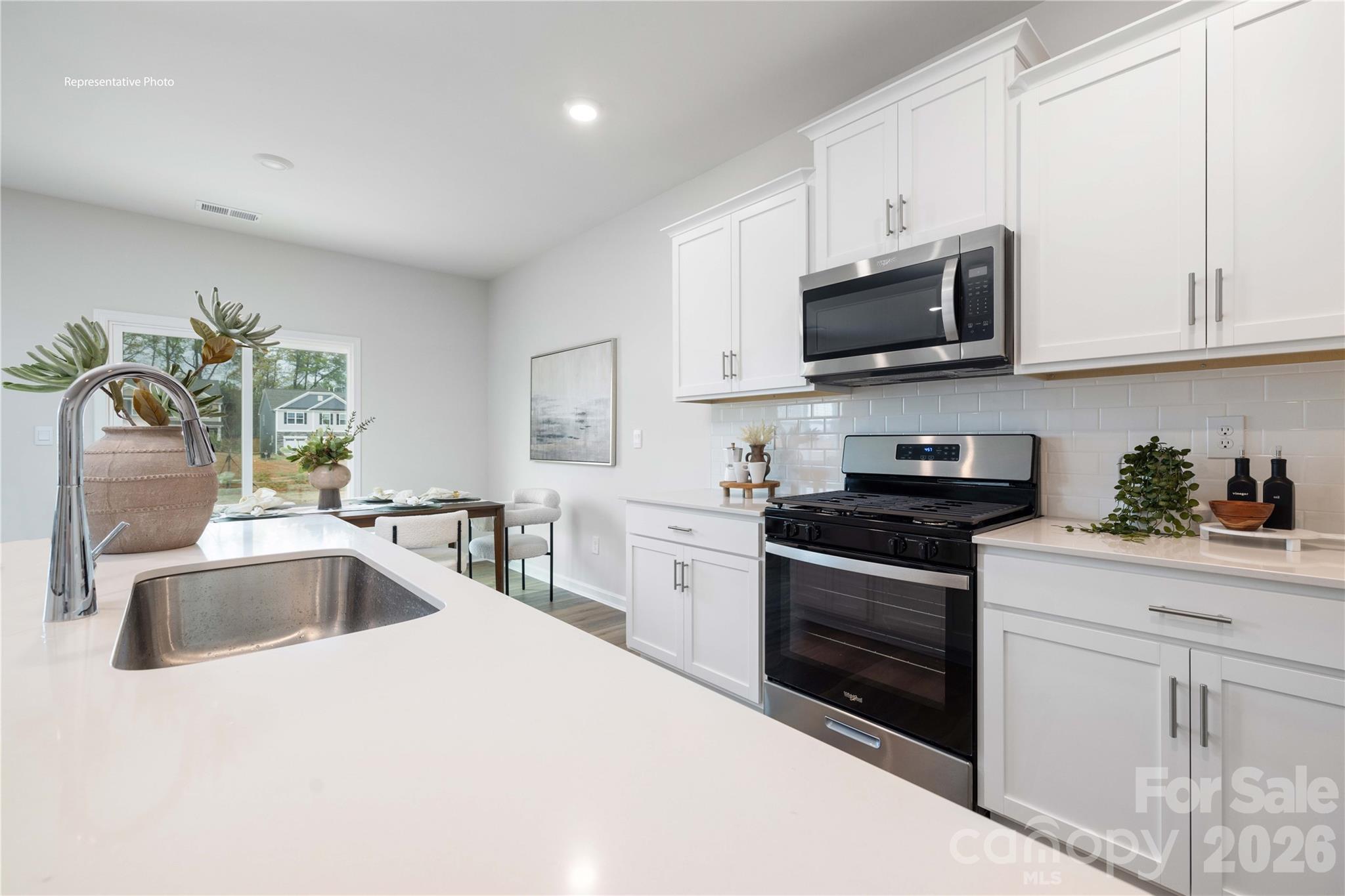2027 Moorside Court Property Photo 10