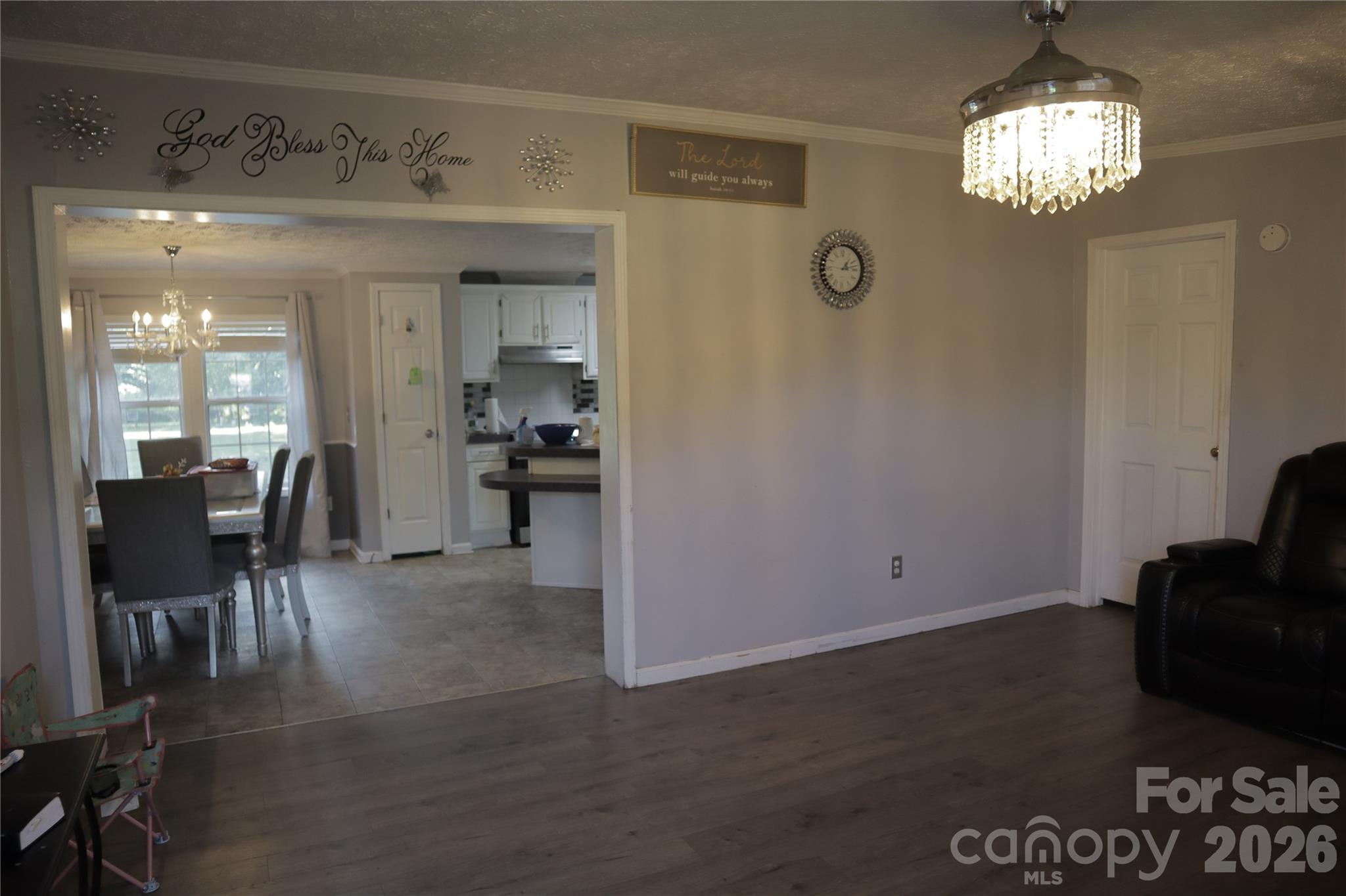179 W Hilltop Lane Property Photo 3