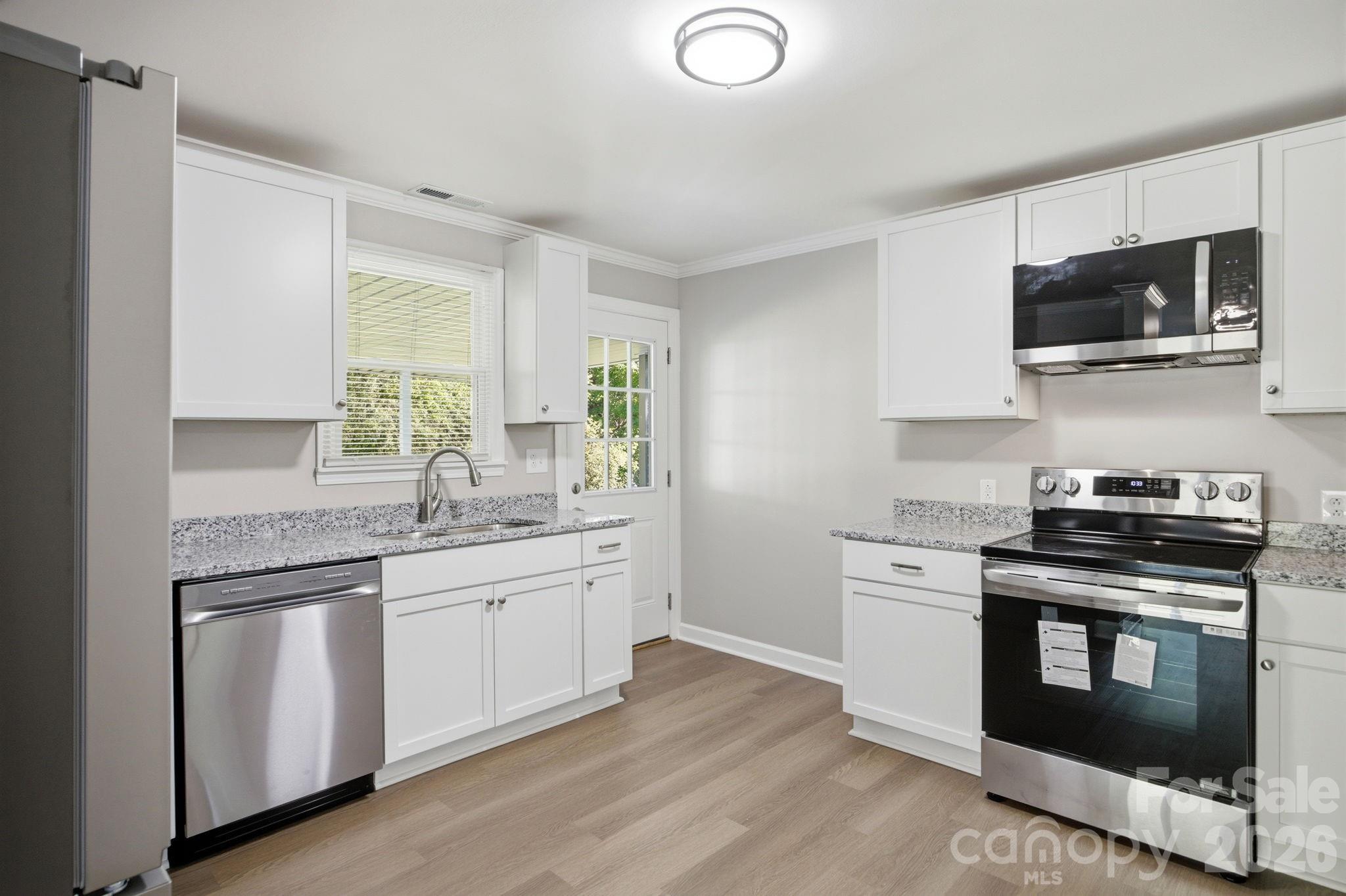 3123 Castle Avenue Property Photo 9